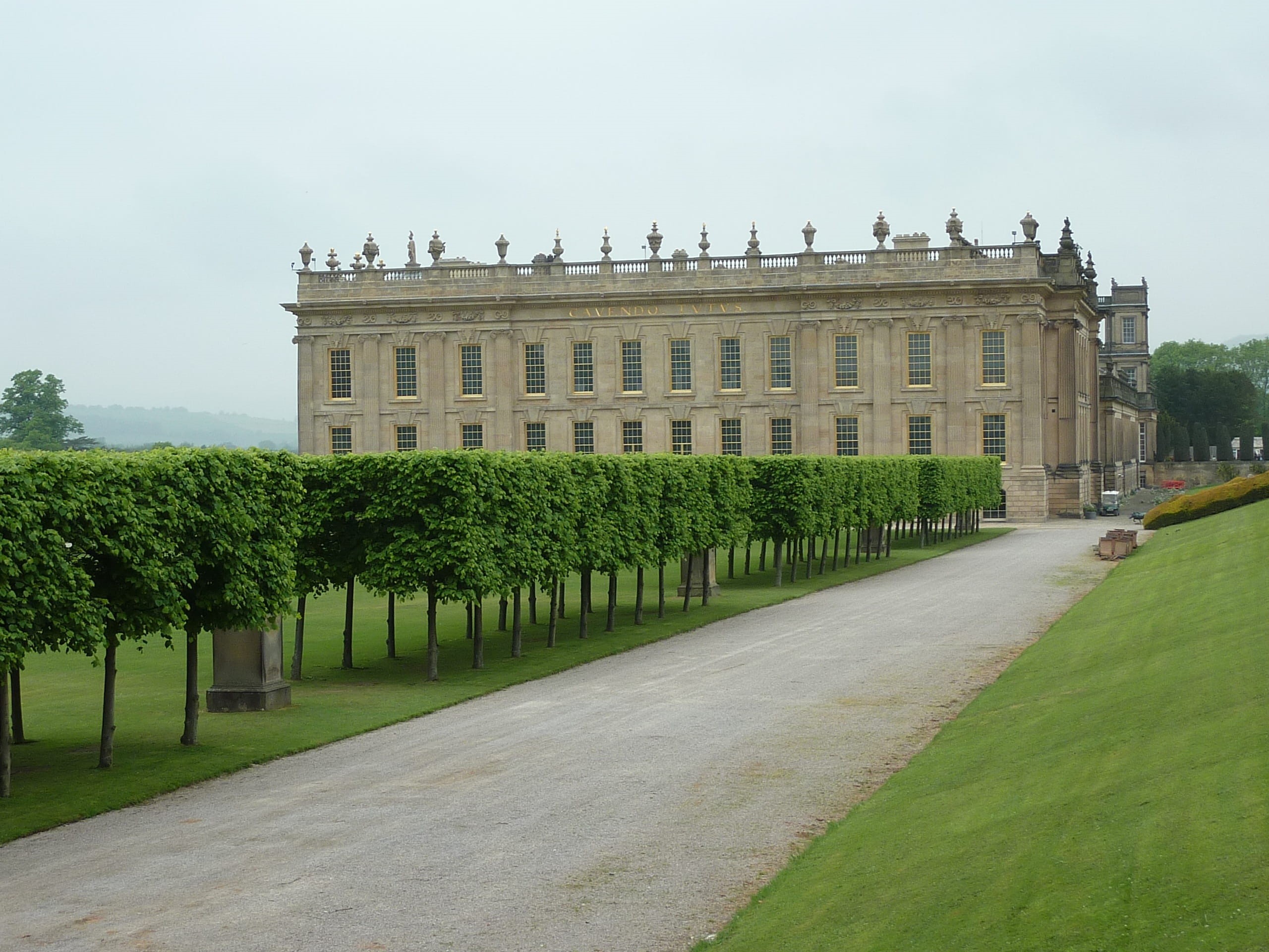 House, green color, city, garden, grass, nature, chatsworth, outdoors, garden path, travel destinations, english, building exterior, 2K, lawn, grounds, HD Wallpaper