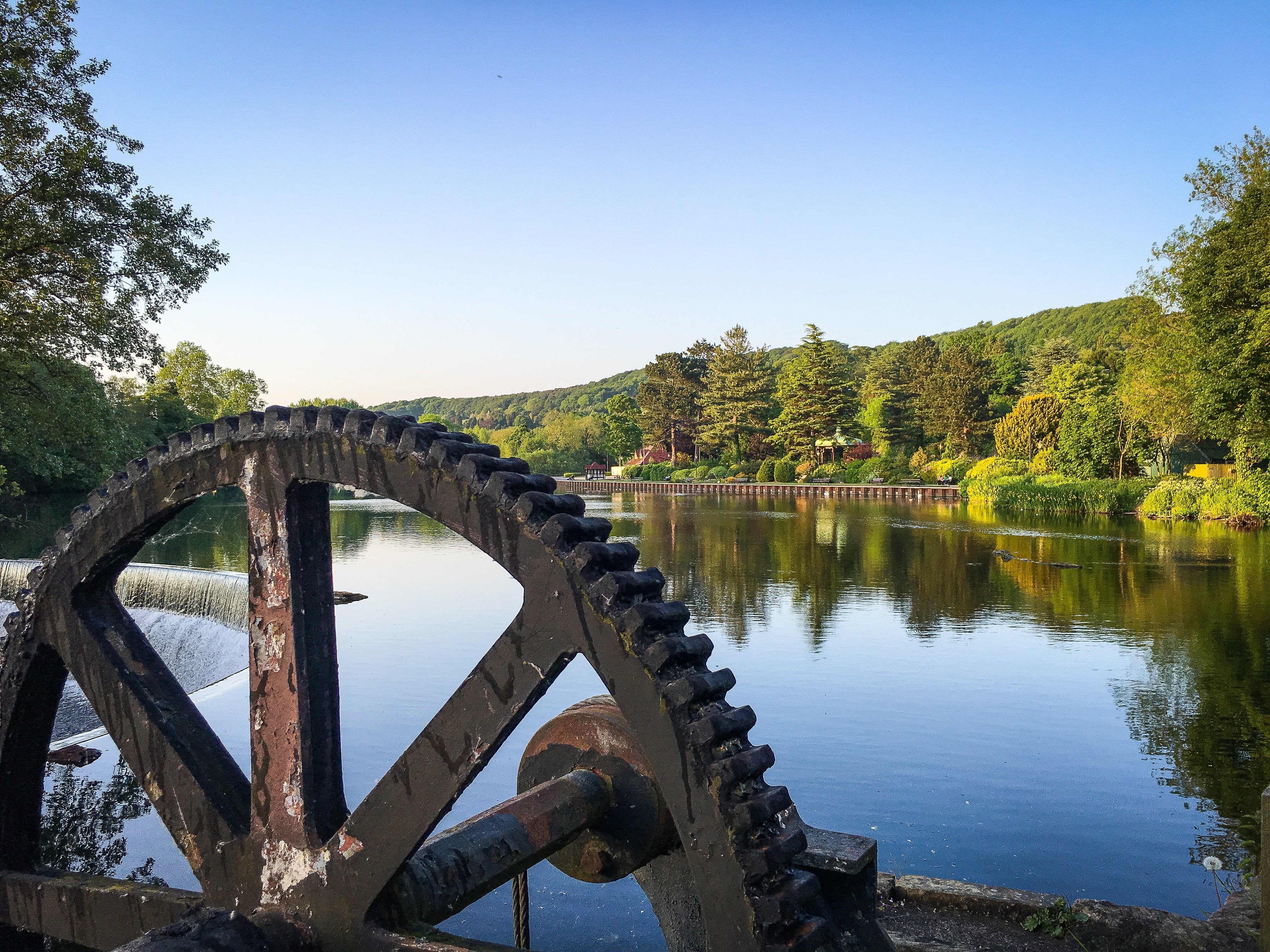 countryside, england, beauty in nature, reflection, arch bridge, river gardens, tree, derbyshire, gardens, scenics - nature, built structure, bridge, water, HD Wallpaper