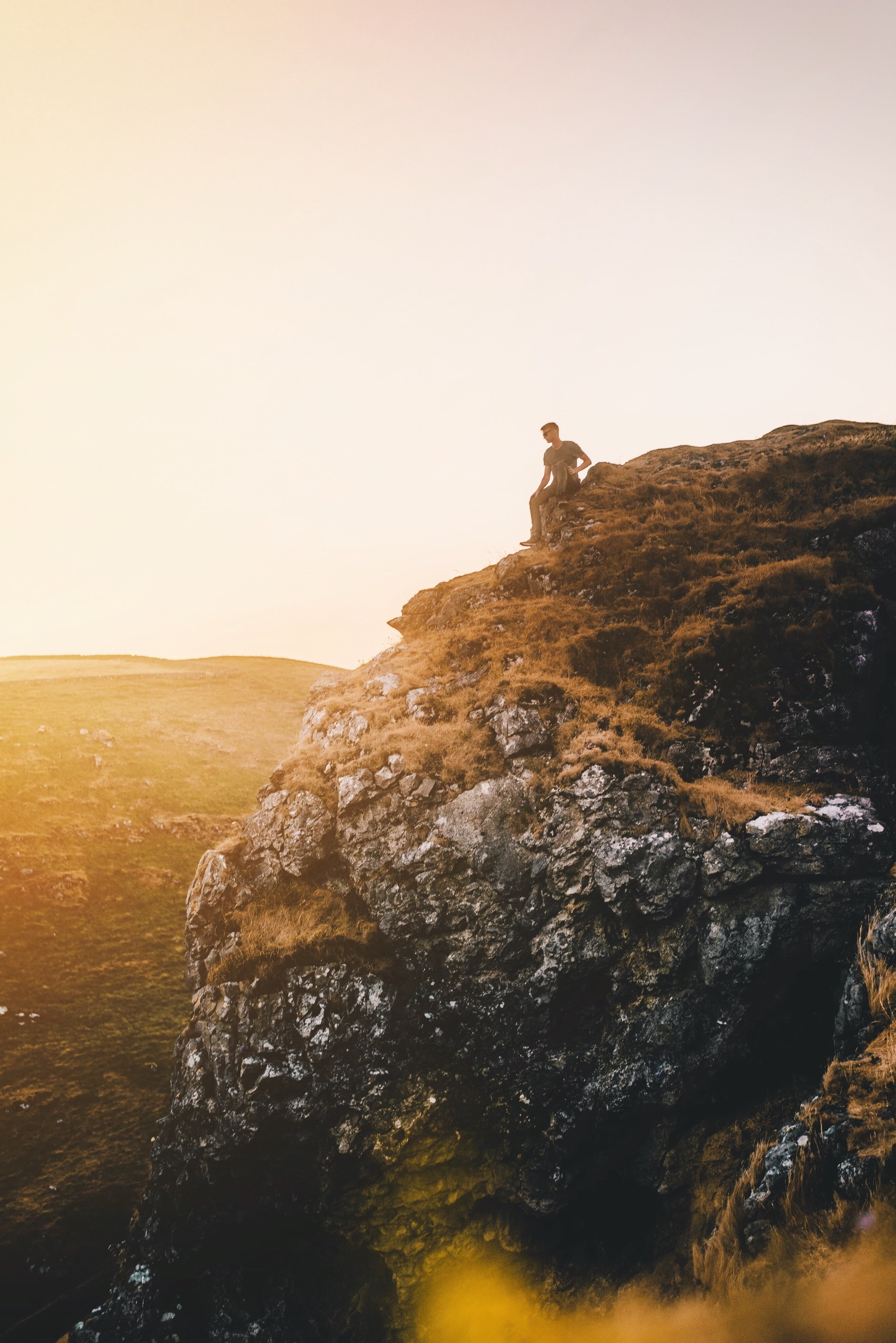 rock - object, solid, crag, cliff, peak district national park, rock formation, beauty in nature, nature, united kingdom, sky, tranquil scene, no people, Phone HD Wallpaper
