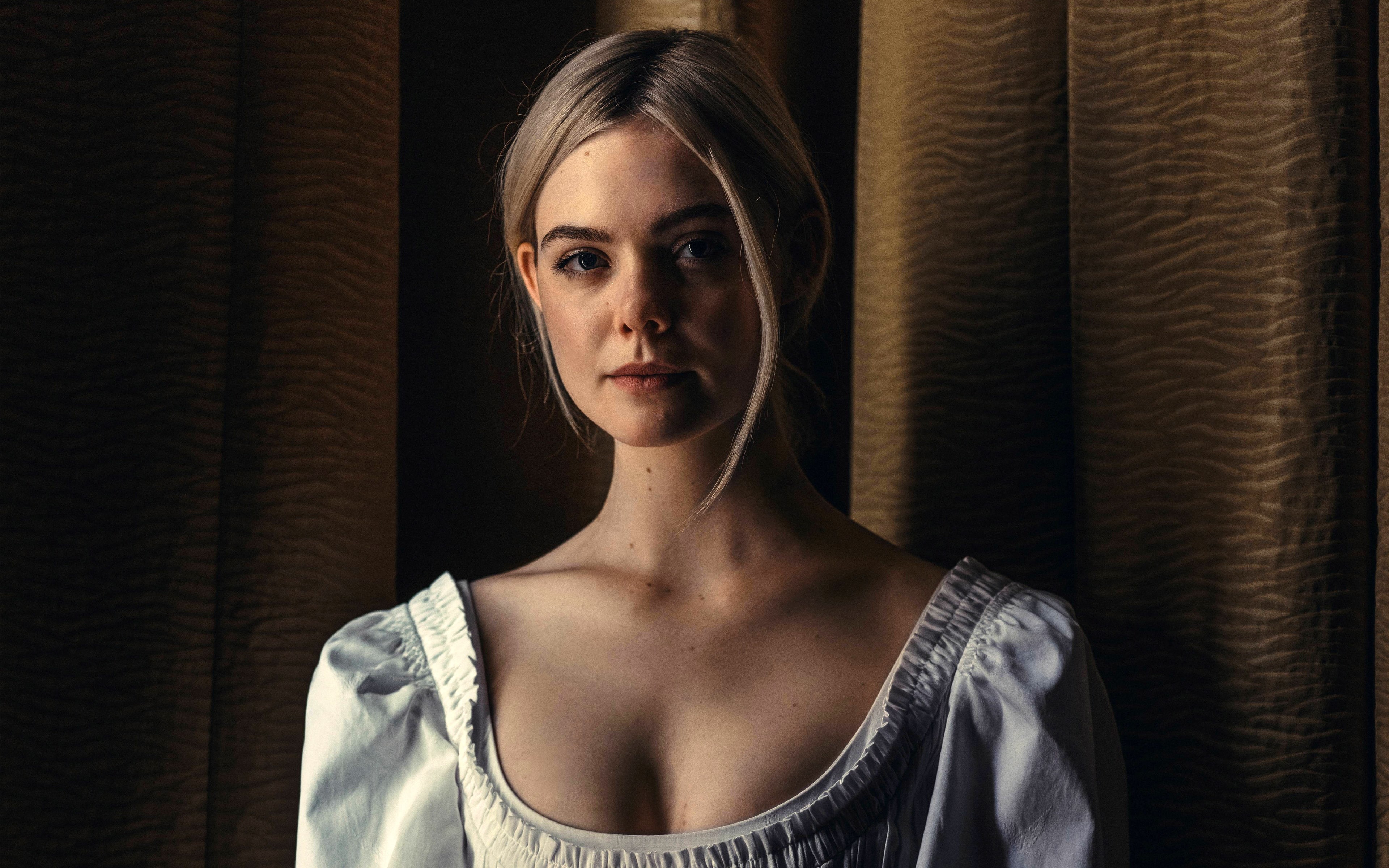 looking at viewer, 4K, Elle Fanning, white dress, blonde, actress, HD Wallpaper