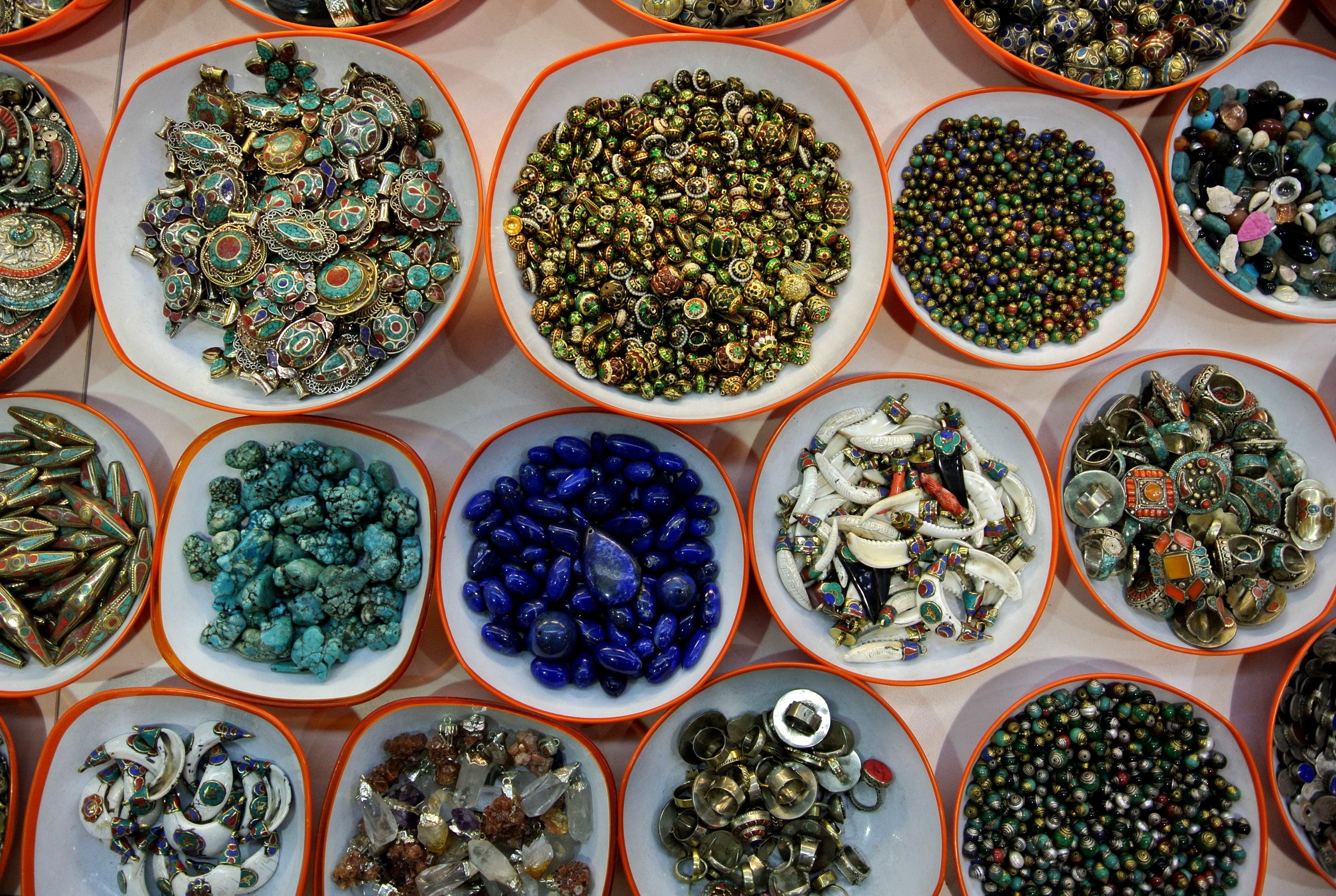 high angle view, grand, souvenir, tourism, bazaar, bead, directly above, craft, arrangement, food and drink, decorative, no people, asian, jewellery, for sale, HD Wallpaper