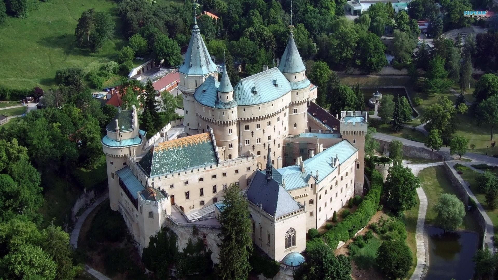copper roofs, 1080P, nature and landscapes, beautiful, gray, trees, teal, slovakia, castle, bojnice, concrete, moat, HD Wallpaper