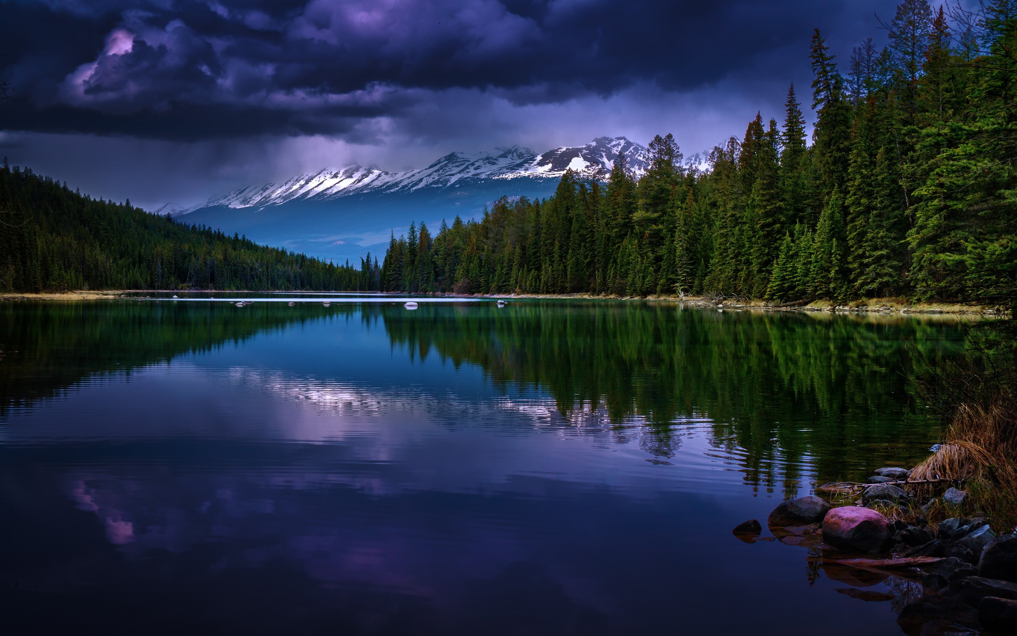 clouds, nature, reflection, snowy, 2K, lake, forest, mountain, snowy peak, peak, landscape, evening, HD Wallpaper