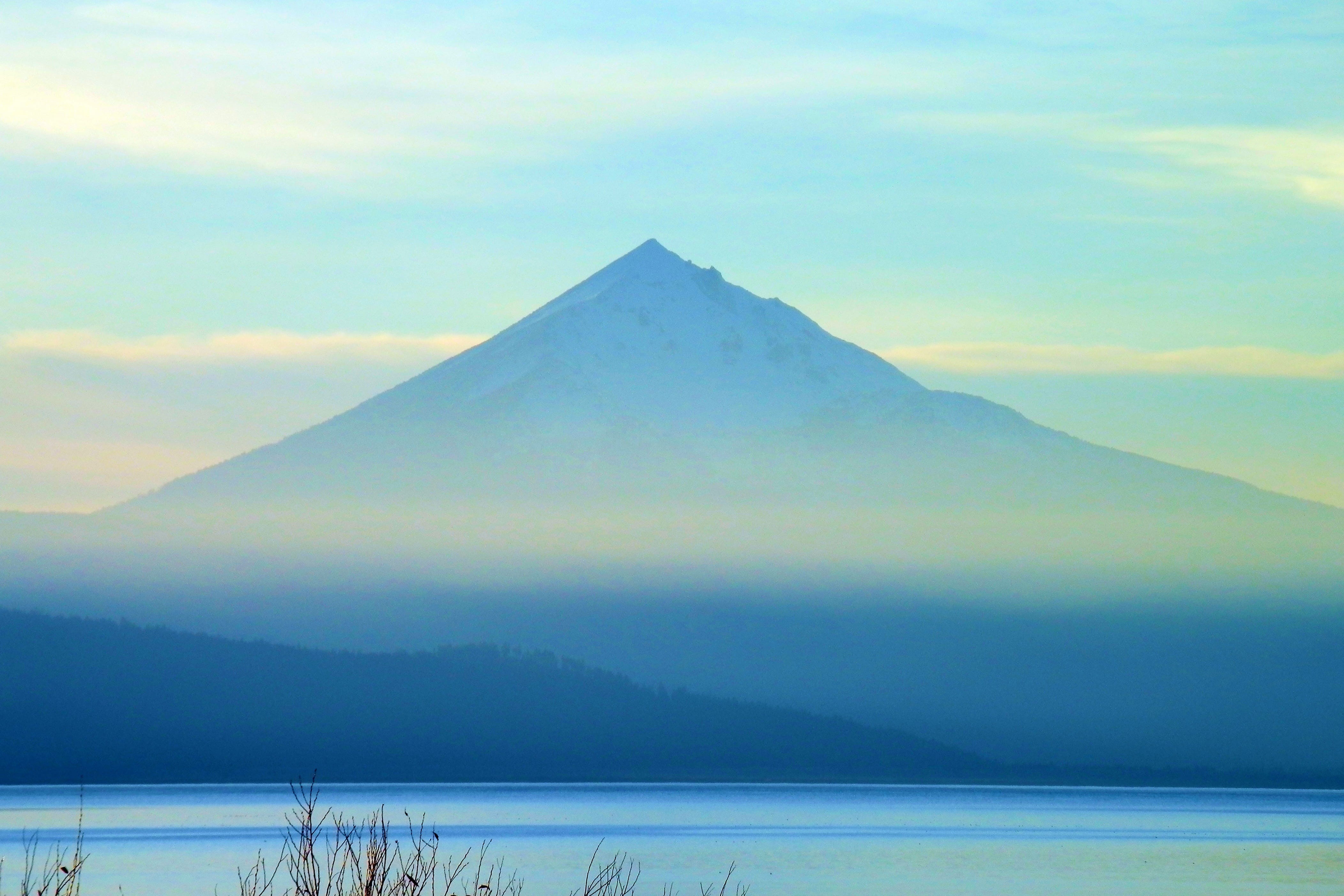 triangle shape, natural, idyllic, pyramid, day, water, wild, cold temperature, beauty in nature, Fog, tranquil scene, Mountain, oregon, scenics - nature, HD Wallpaper