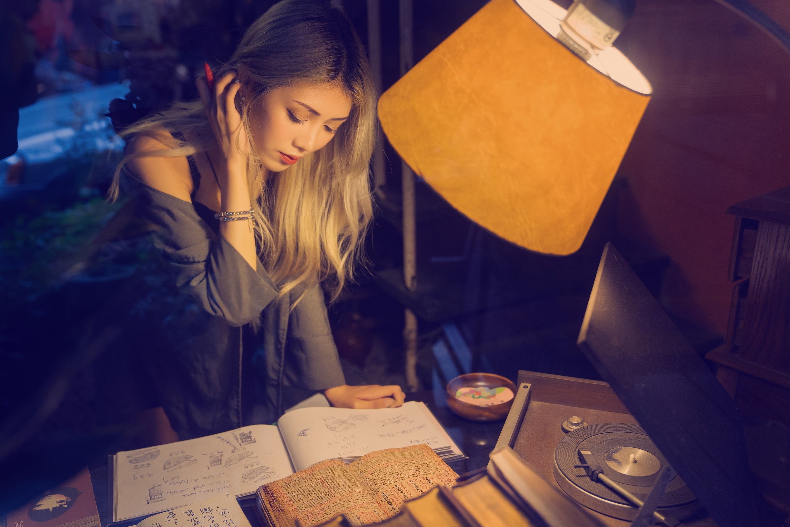 drink, Asian, record players, portrait, vinyl, model, lamp, women, one person, women indoors, depth of field, glass, coffee - drink, young adult, lifestyles, HD Wallpaper