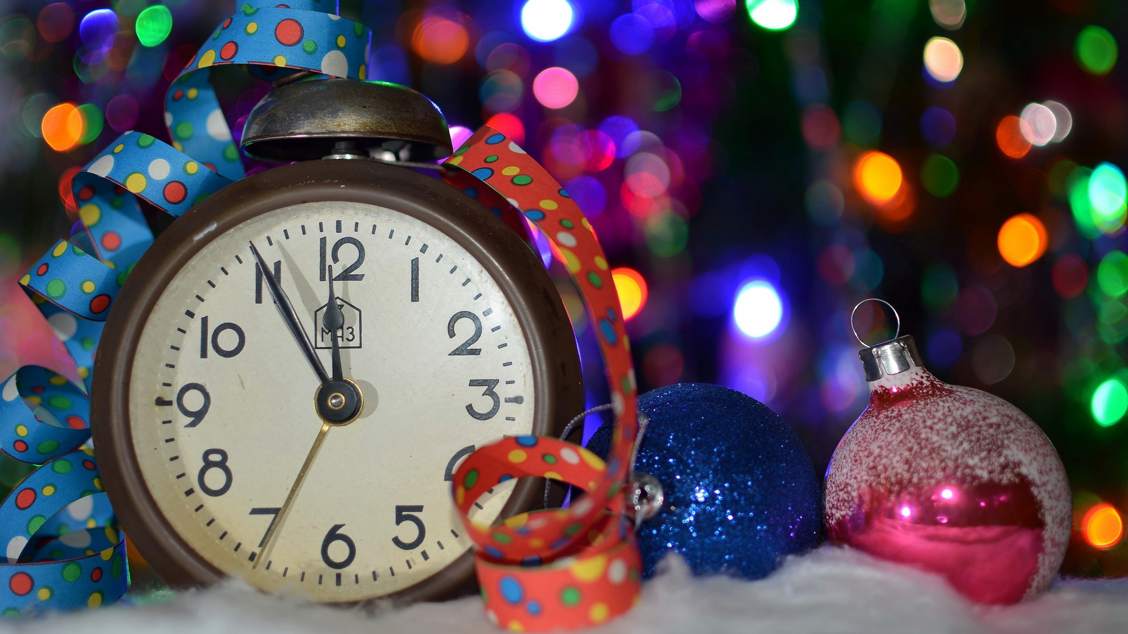 depth of field, colorful, new Years Day, defocused, bokeh, multi colored, white, december, shiny, lights, snow, ribbon, Christmas, time, midnight, ta, red, HD Wallpaper