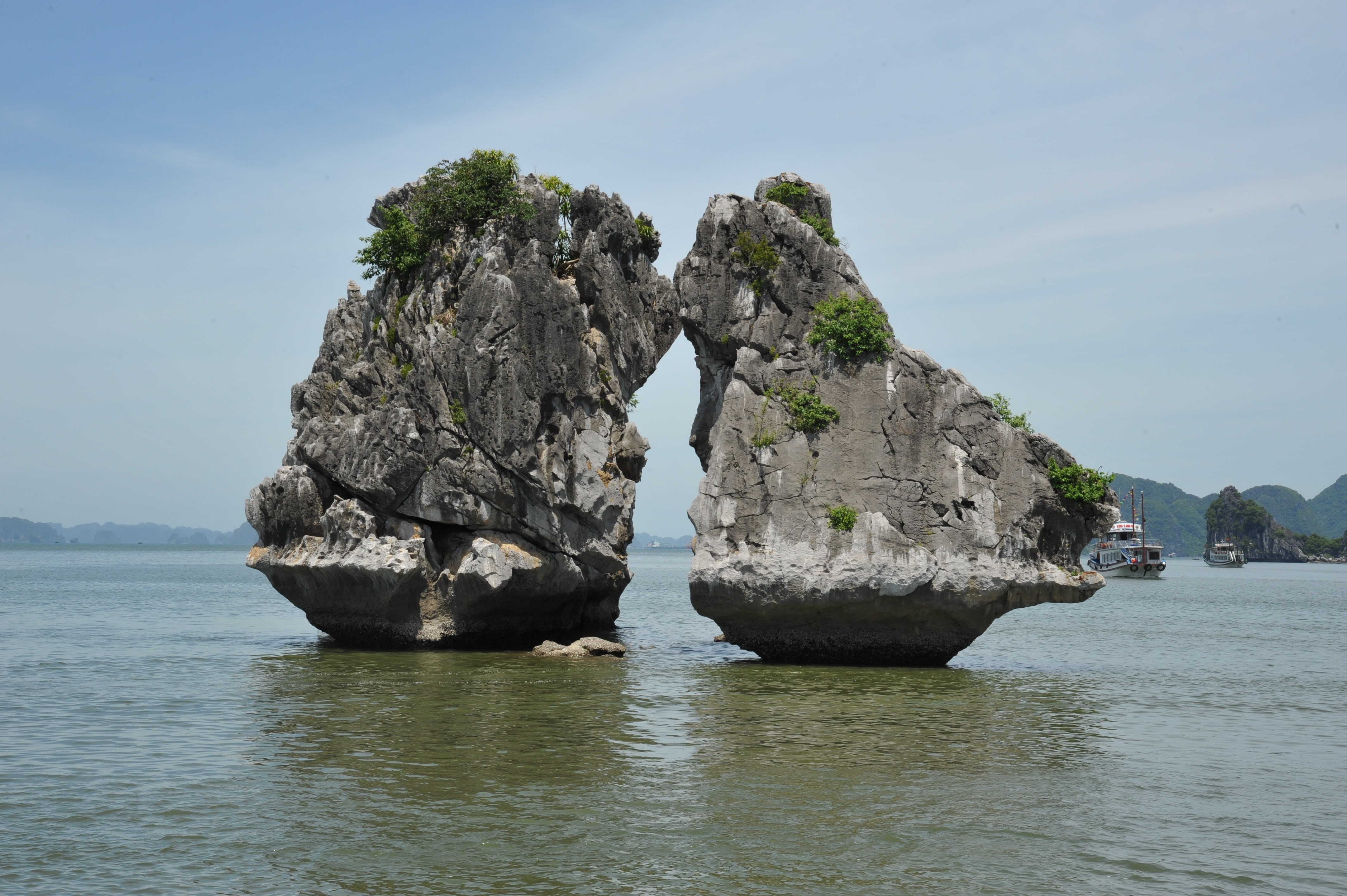 bay, island, beauty in nature, 4K, day, natural arch, nature, stack rock, land, outdoors, waterfront, scenics - nature, sky, sea, ha long, tranquility, HD Wallpaper