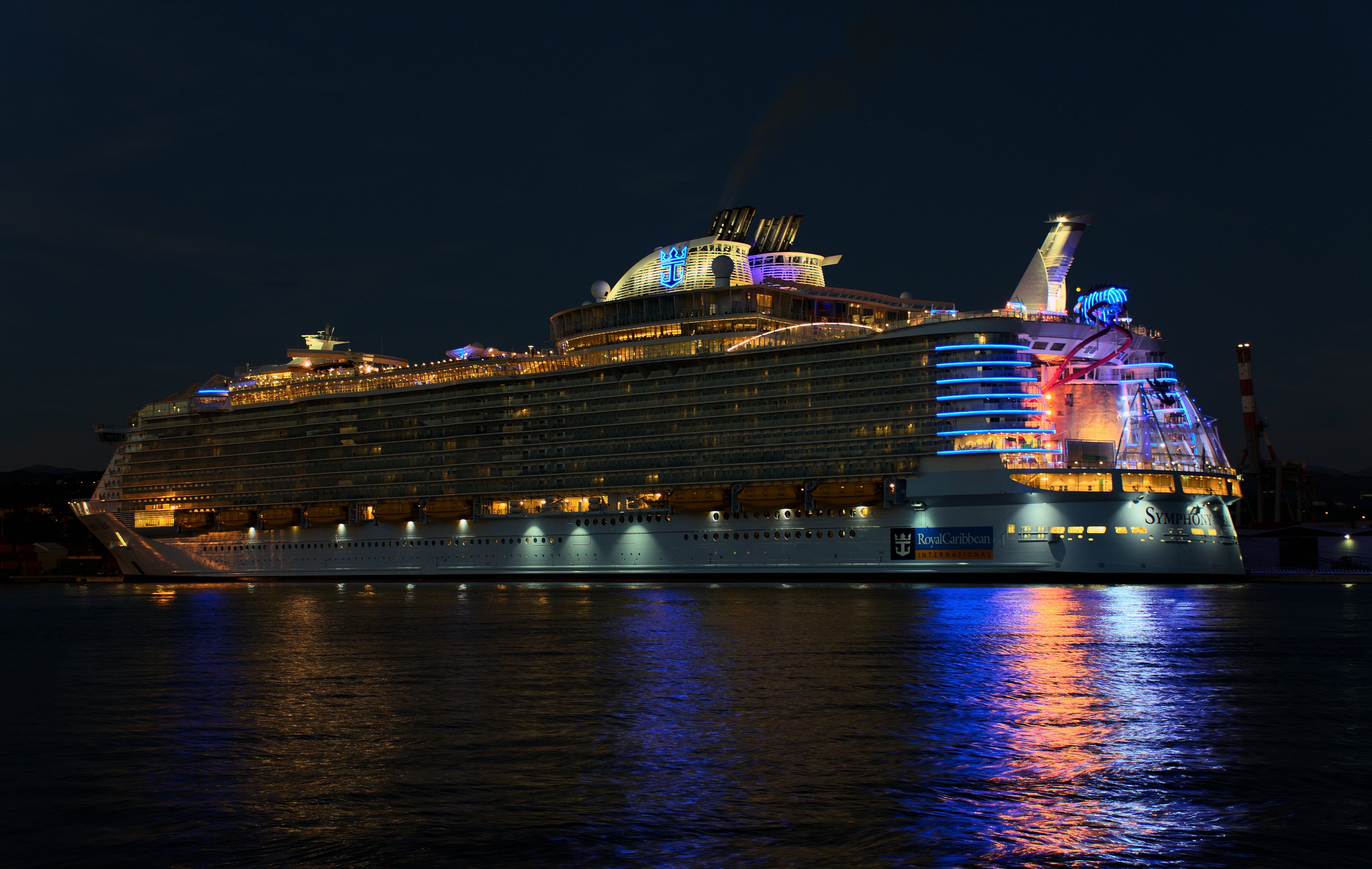 reflection, outdoors, travel, no people, cruise, travel destinations, waterfront, illuminated, sky, sea, government, building exterior, building, night, HD Wallpaper
