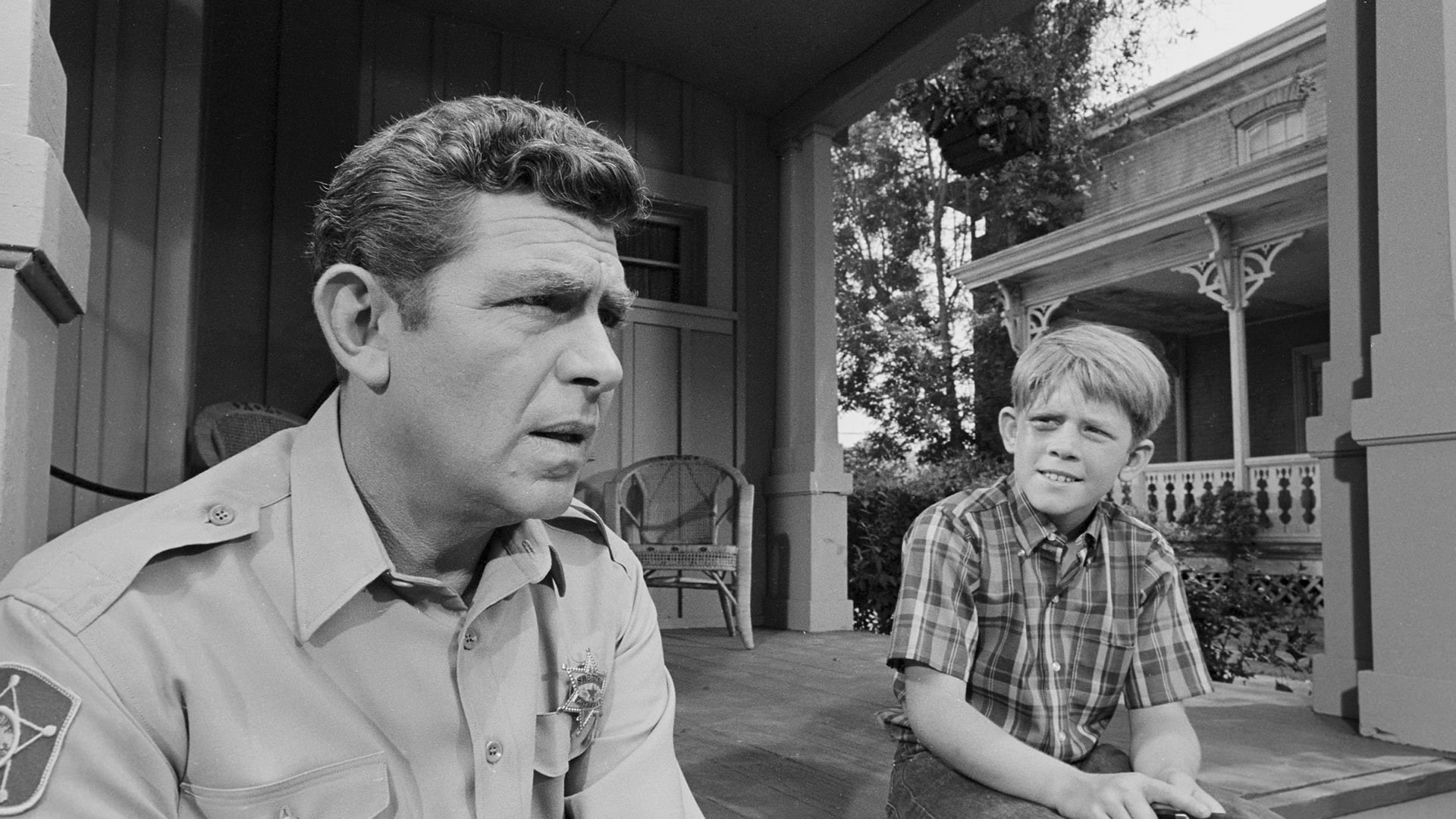 andy griffith show, hd, 1080P, andy, porch, grey, griffith, kid, show, thinking, HD Wallpaper