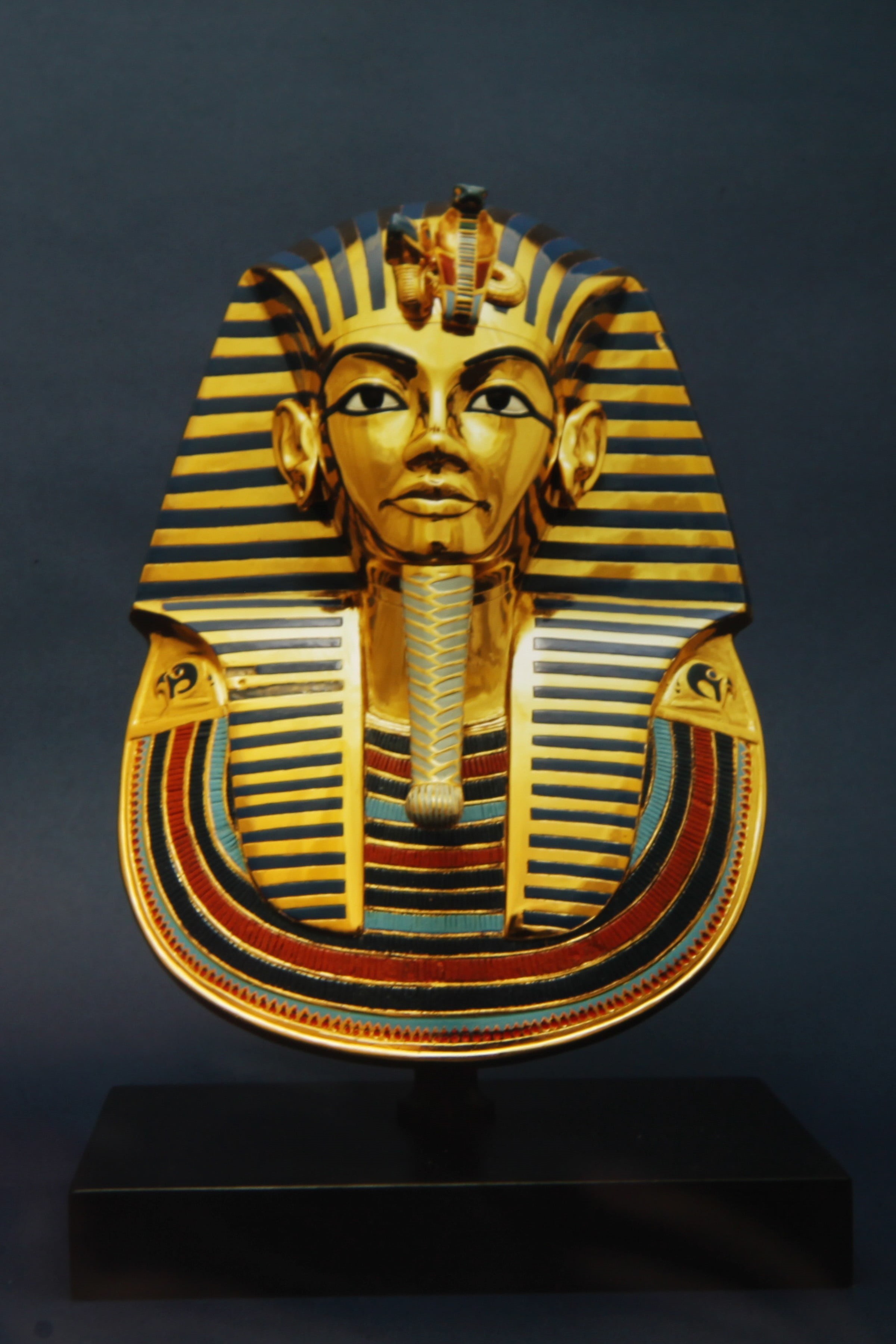 archaeology, sculpture, male likeness, pharaoh, art and craft, statue, burial, indoors, craft, close-up, mummy, cairo, antique, representation, artifact, Phone HD Wallpaper