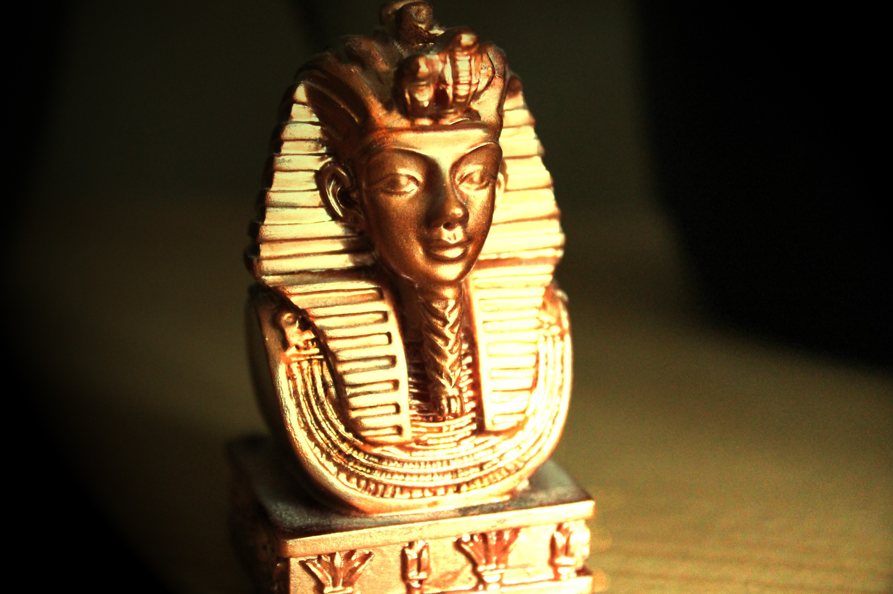 carving, representation, tutankhaton, place of worship, religion, craft, king, indoors, tutankhamun, death mask, figure, sculpture, mask, no people, gold mask, HD Wallpaper