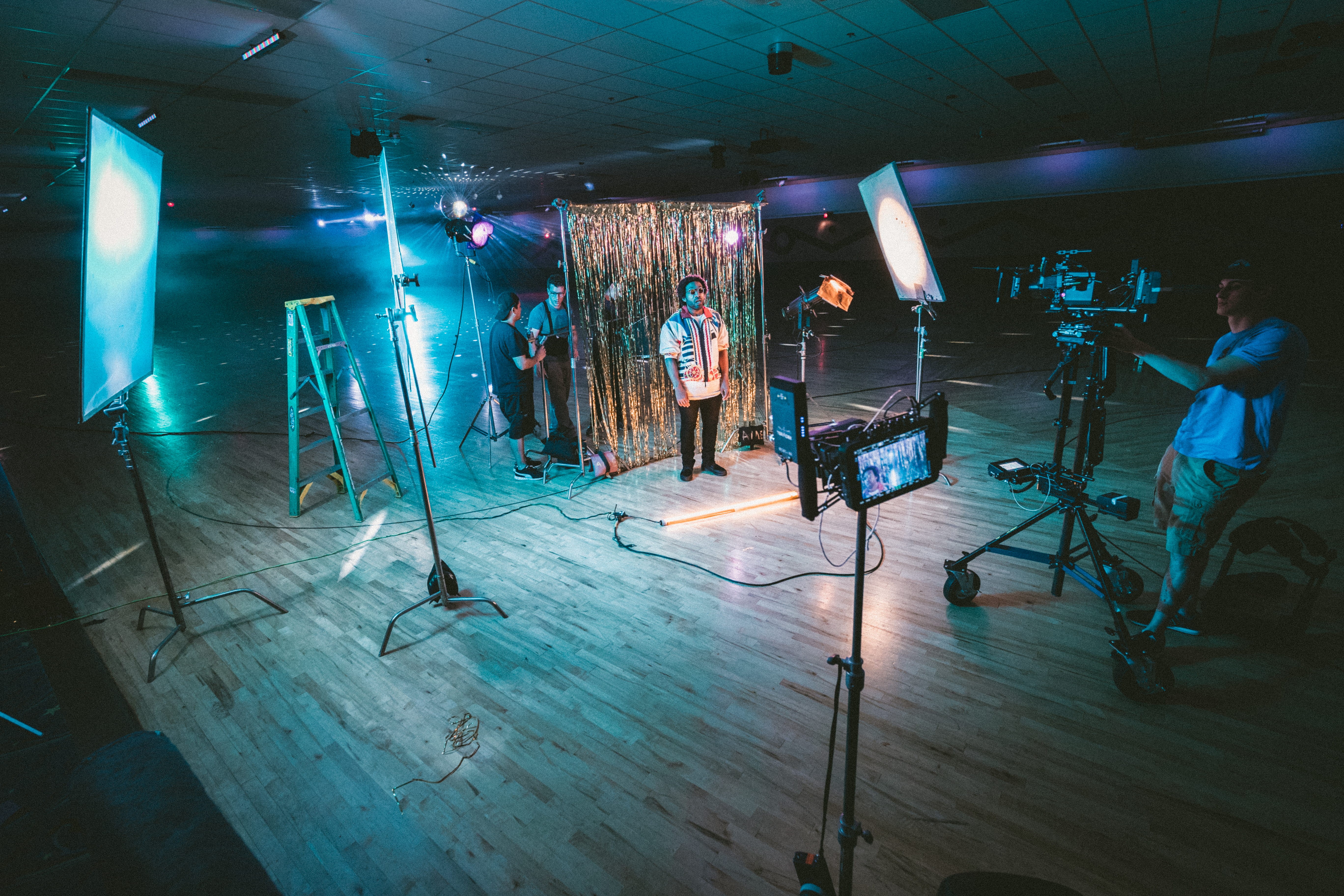 occupation, tripod, group, flooring, performance, taking, performing Arts Event, man, production, people, illuminated, film gear, lighting Equipment, photo, HD Wallpaper