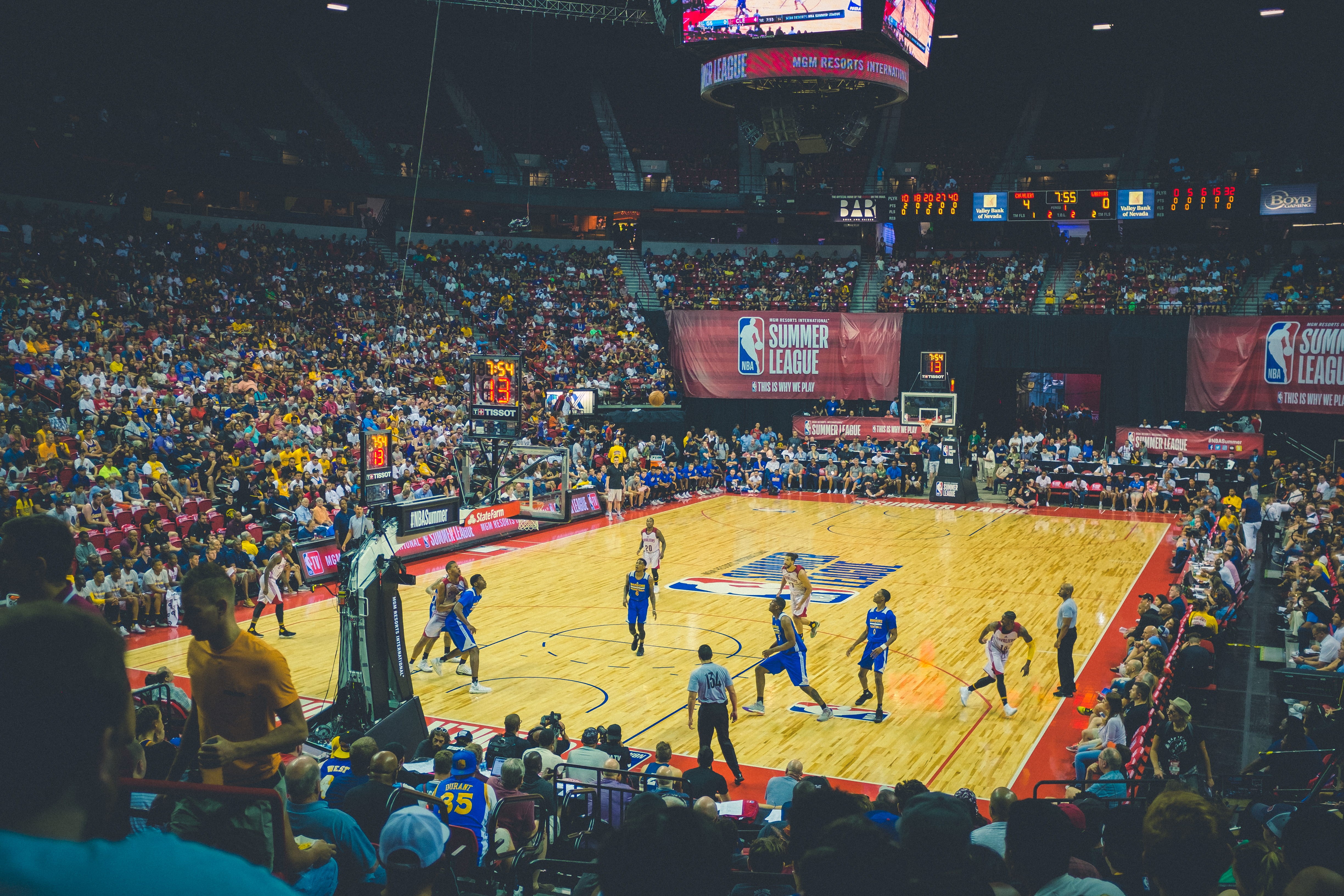 men, championship, 4K, real people, basketball, high angle view, leisure activity, team, audience, cavalier, competition, crowd, women, architecture, court, HD Wallpaper