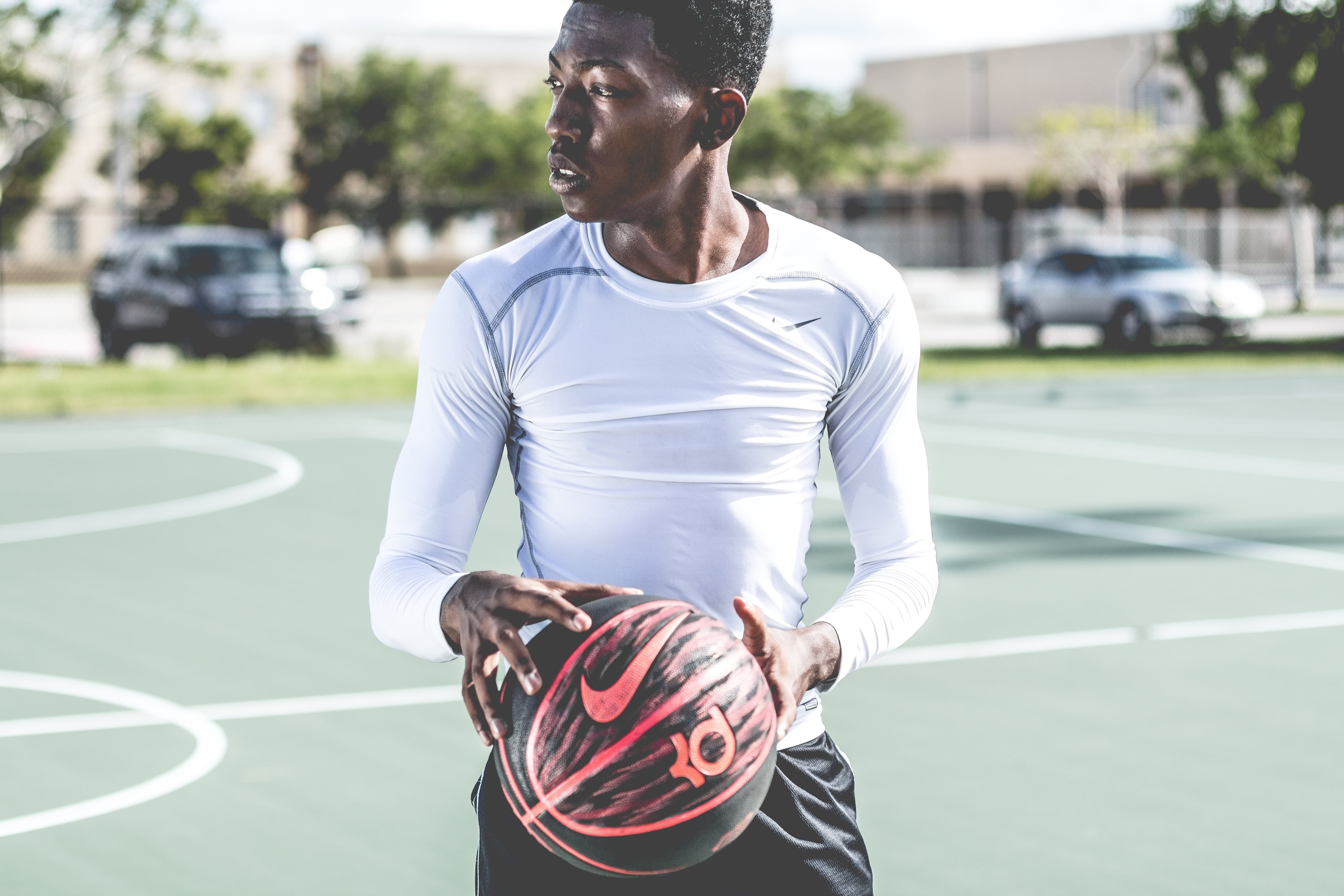 5K, grass, man, leisure activity, car, standing, trees, sunlight, durant, sport, front view, vehicle, waist up, nike, focus on foreground, holding, sports clothing, HD Wallpaper