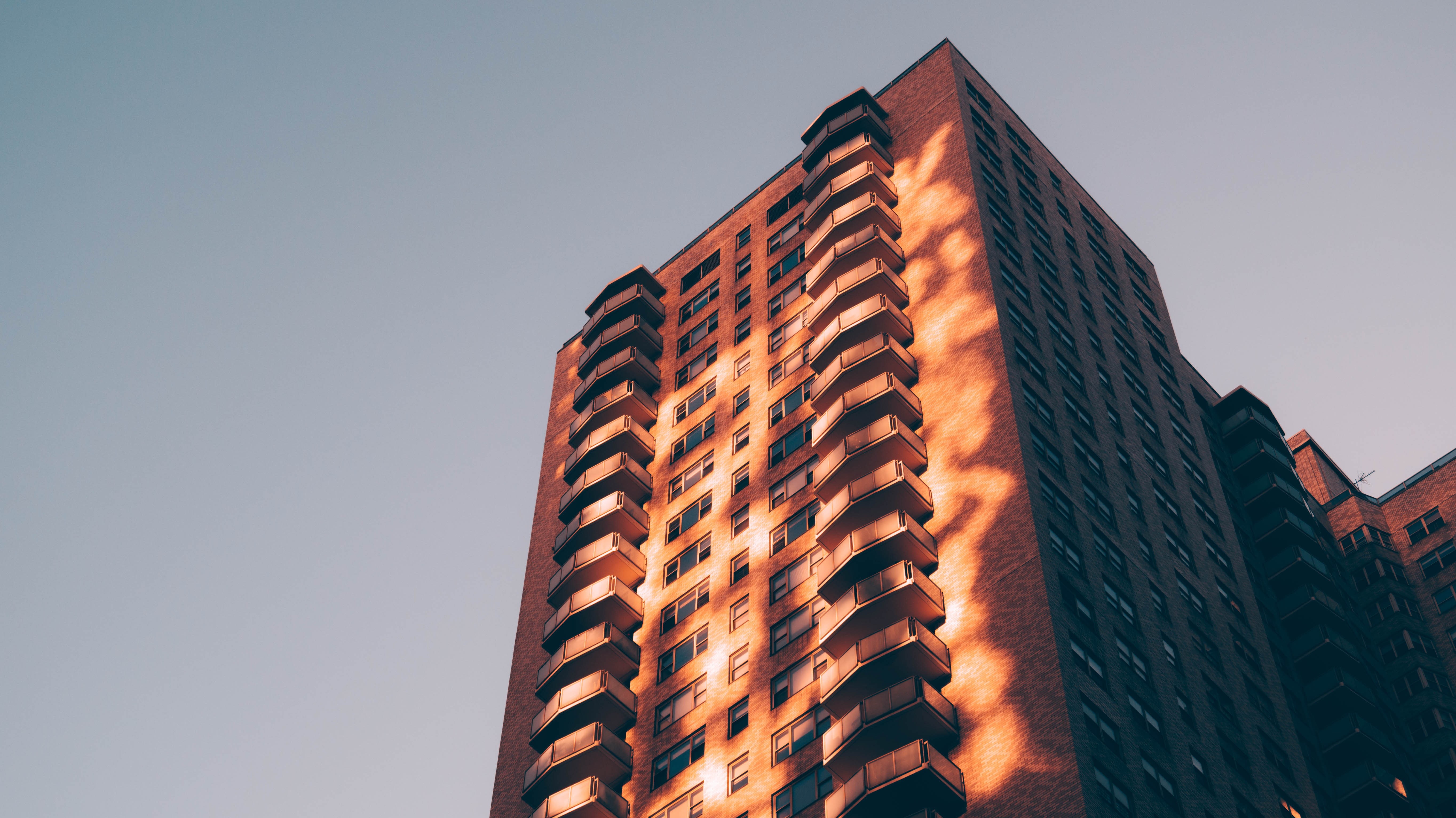 minimalism, sunlight, building, sky, 5K, dappled sunlight, HD Wallpaper