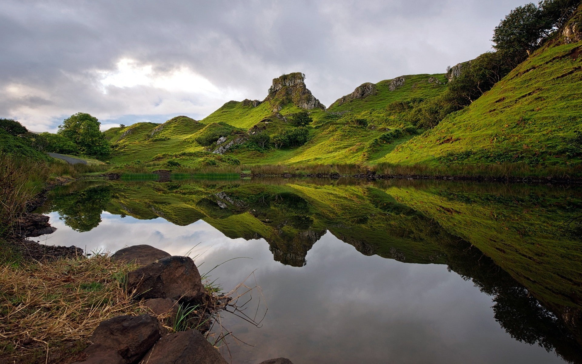 beauty in nature, outdoors, cloud - sky, UK, tranquil scene, mountain, sky, reflection lake, lagoon, no people, nature, tranquility, landscape, green color, HD Wallpaper