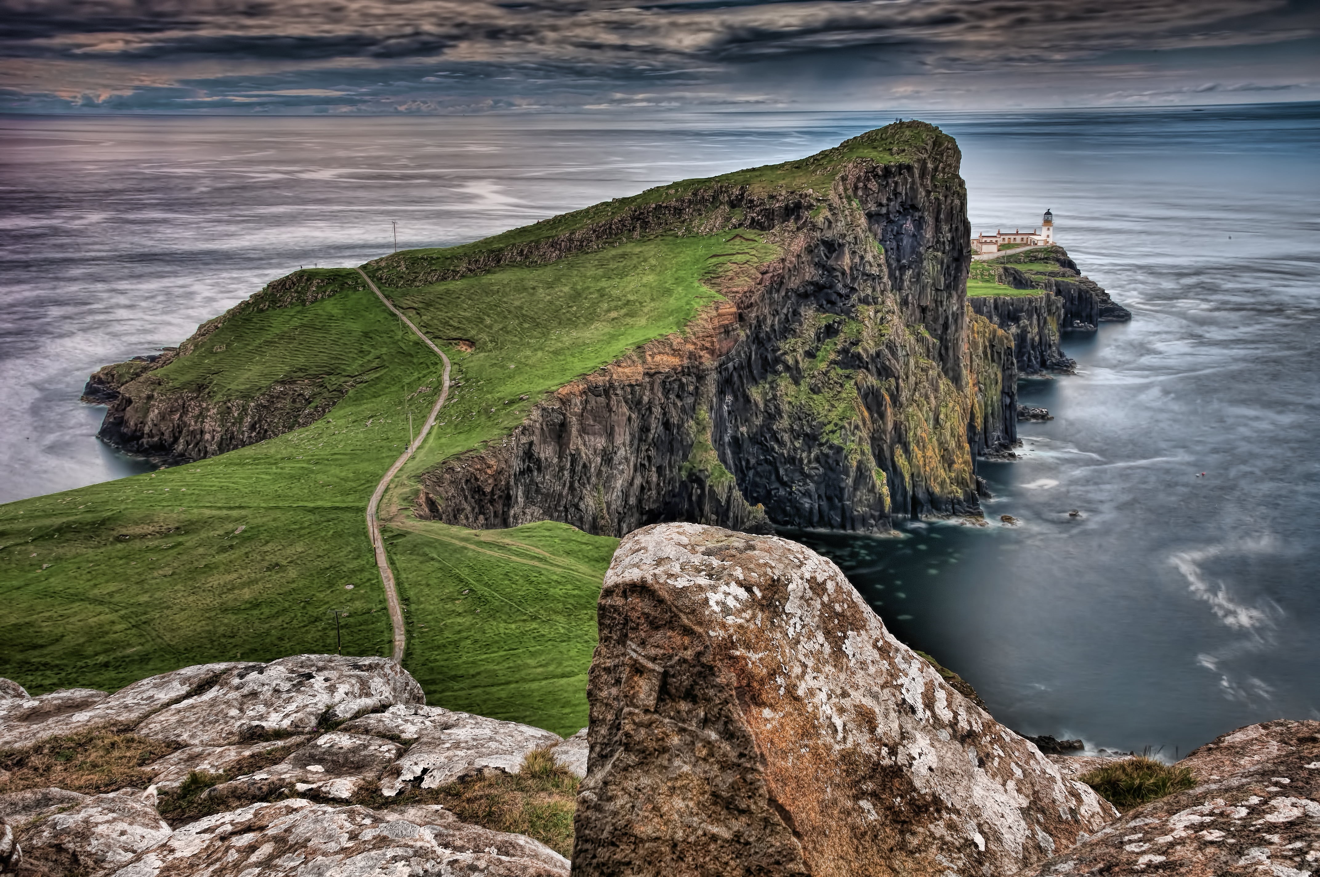 landscape, Skye, nature, water, sea, body of water, iceland, coastline, brown, mountain, green, cliff, neist, Duirinish, outdoors, Neist Point  Lighthouse, HD Wallpaper