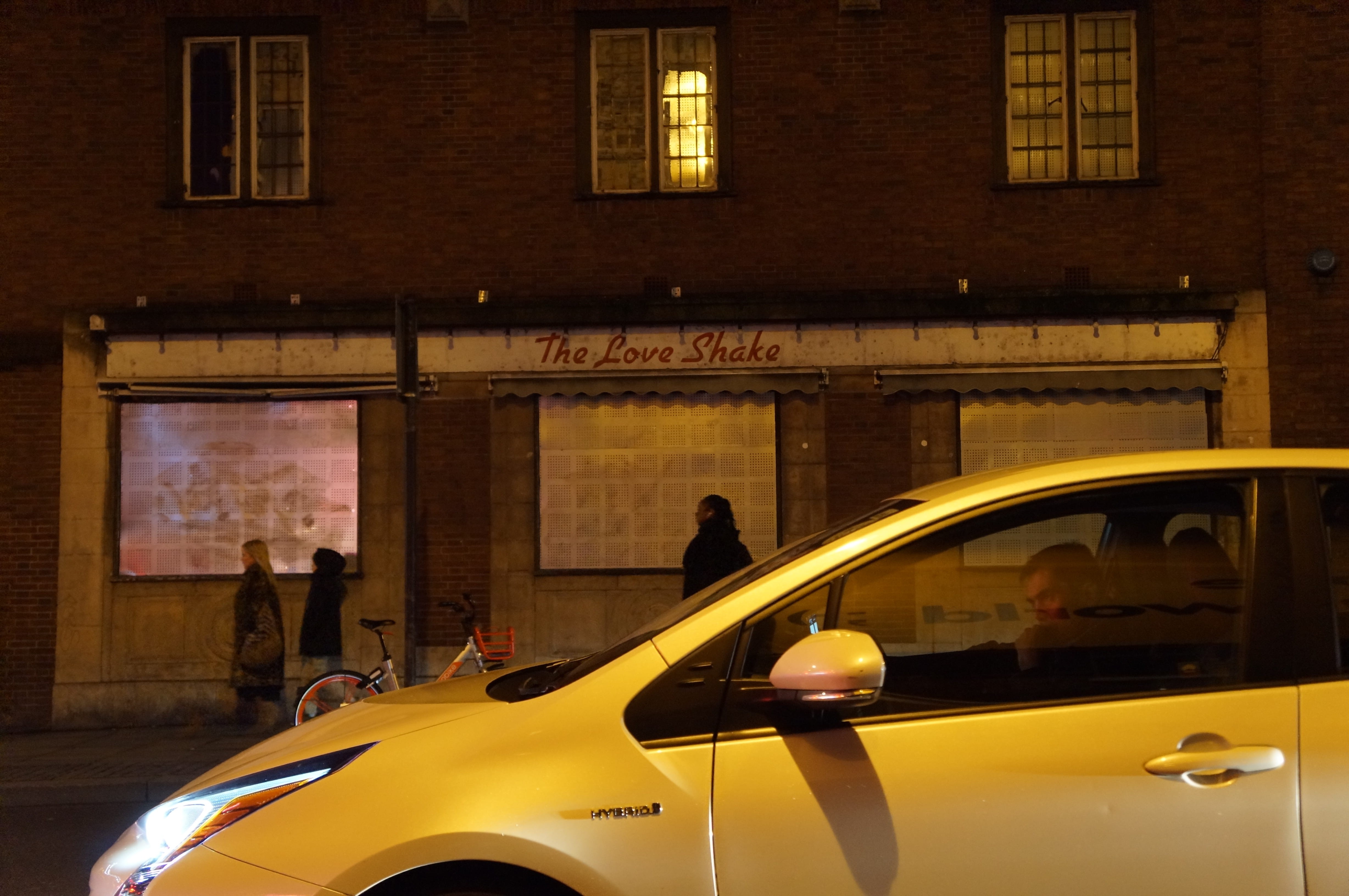 true, street, shake, love, illuminated, mode of transportation, united kingdom, motor vehicle, building exterior, shop, travel, luxury, london, group of people, HD Wallpaper