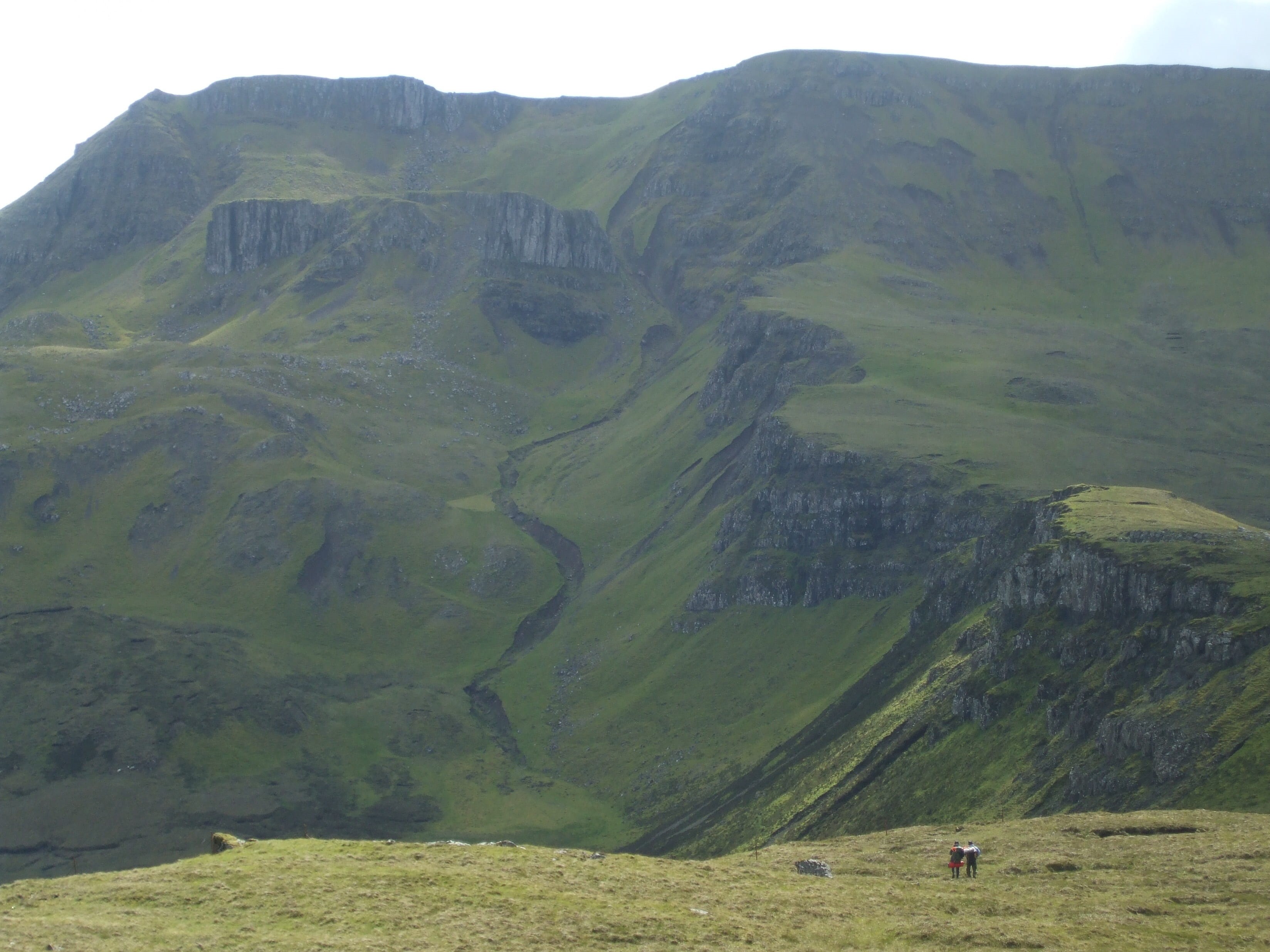 hill, scenics - nature, remote, landmark, uk, environment, explore, scenery, grass, sunlight, quiraing, no people, peak, wild, skye, destination, land, HD Wallpaper