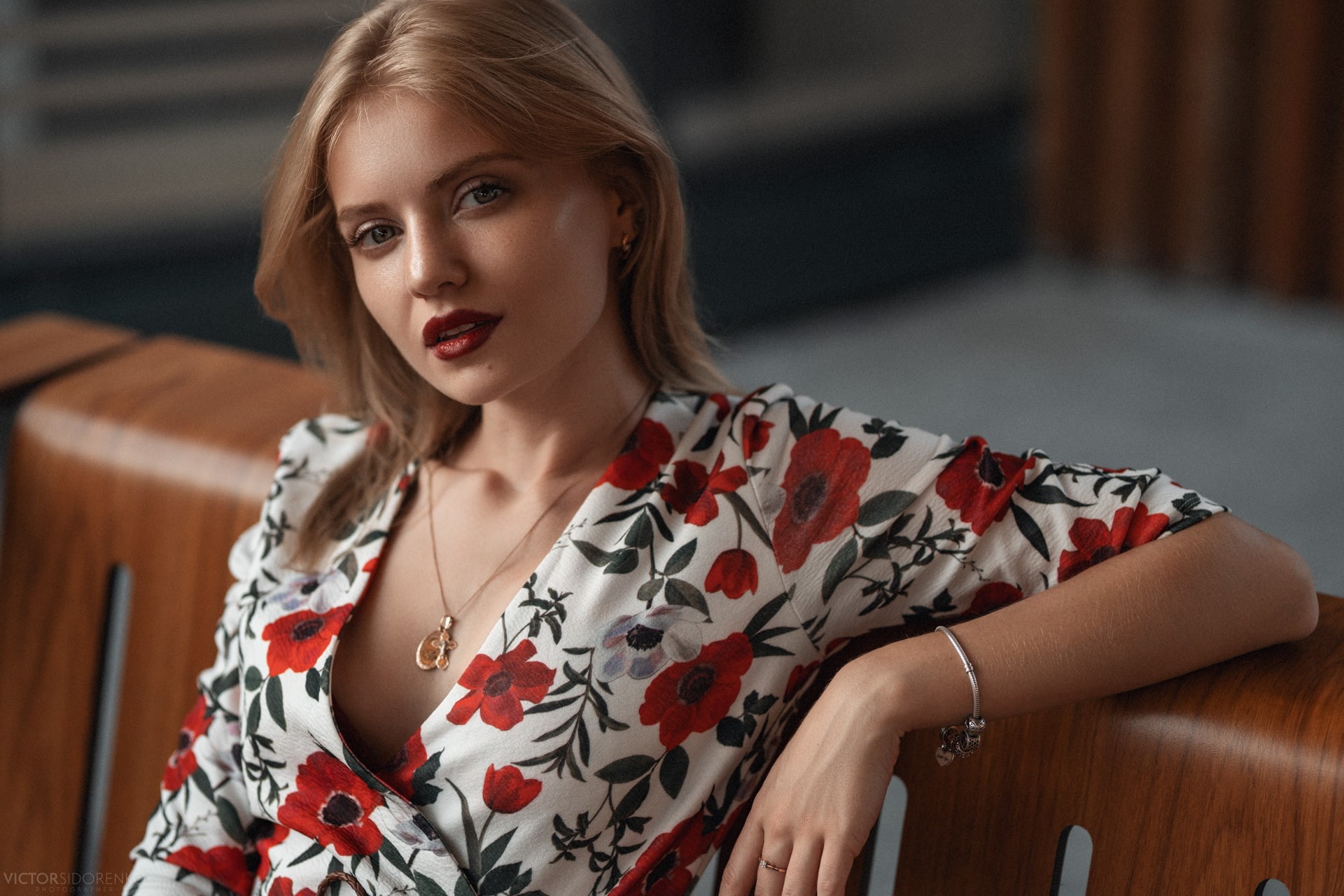 women, model, earring, 1080P, necklace, sitting, red lipstick, blonde, looking at viewer, bokeh, Katrin Enina, bracelets, photography, portrait, Victor Sidorenko, HD Wallpaper