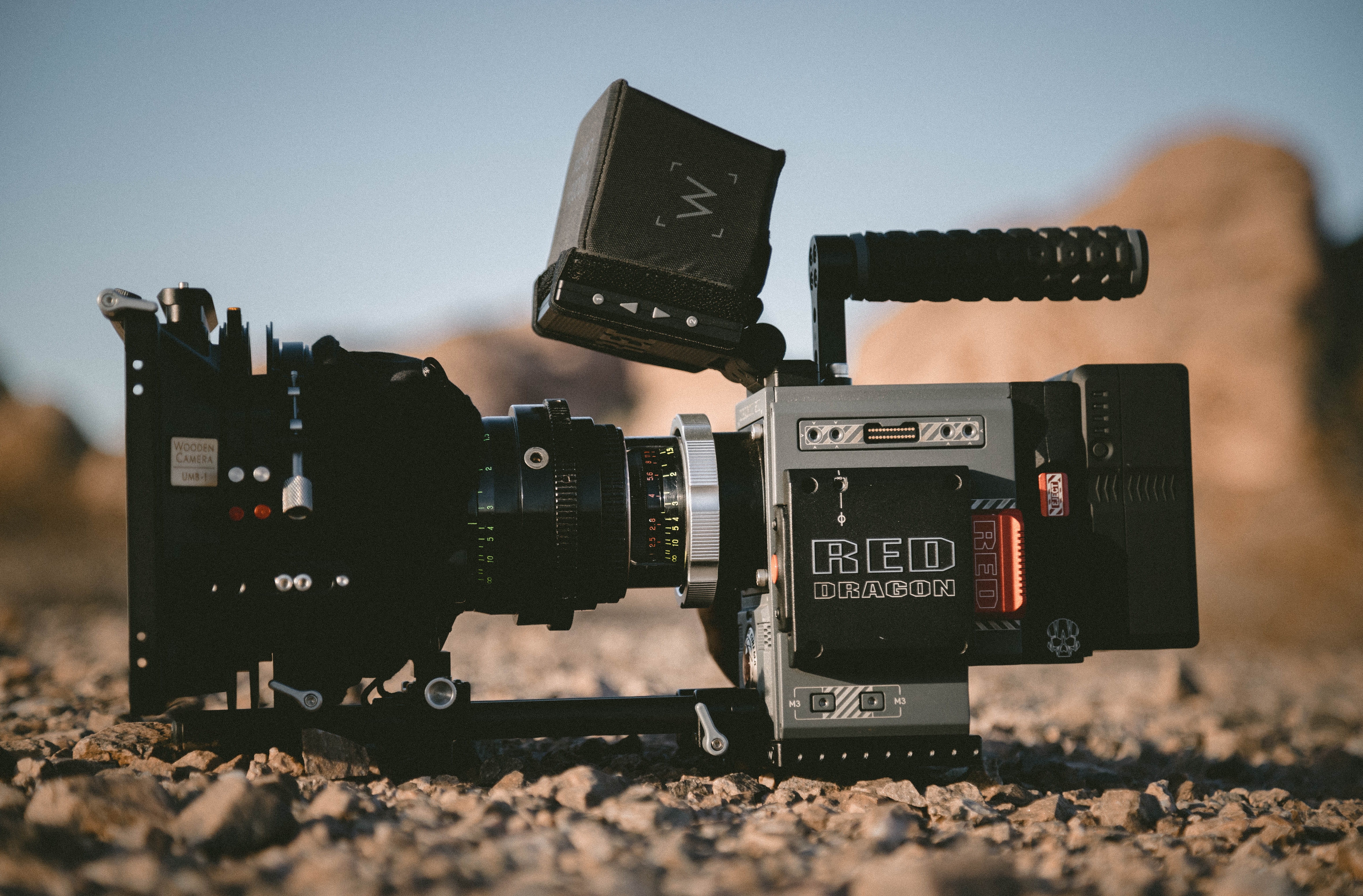 technology, beach, 5K, film reel, video, mount, daytime, video camera, camera operator, antique, director, focus, film industry, old, tech, movie camera, HD Wallpaper