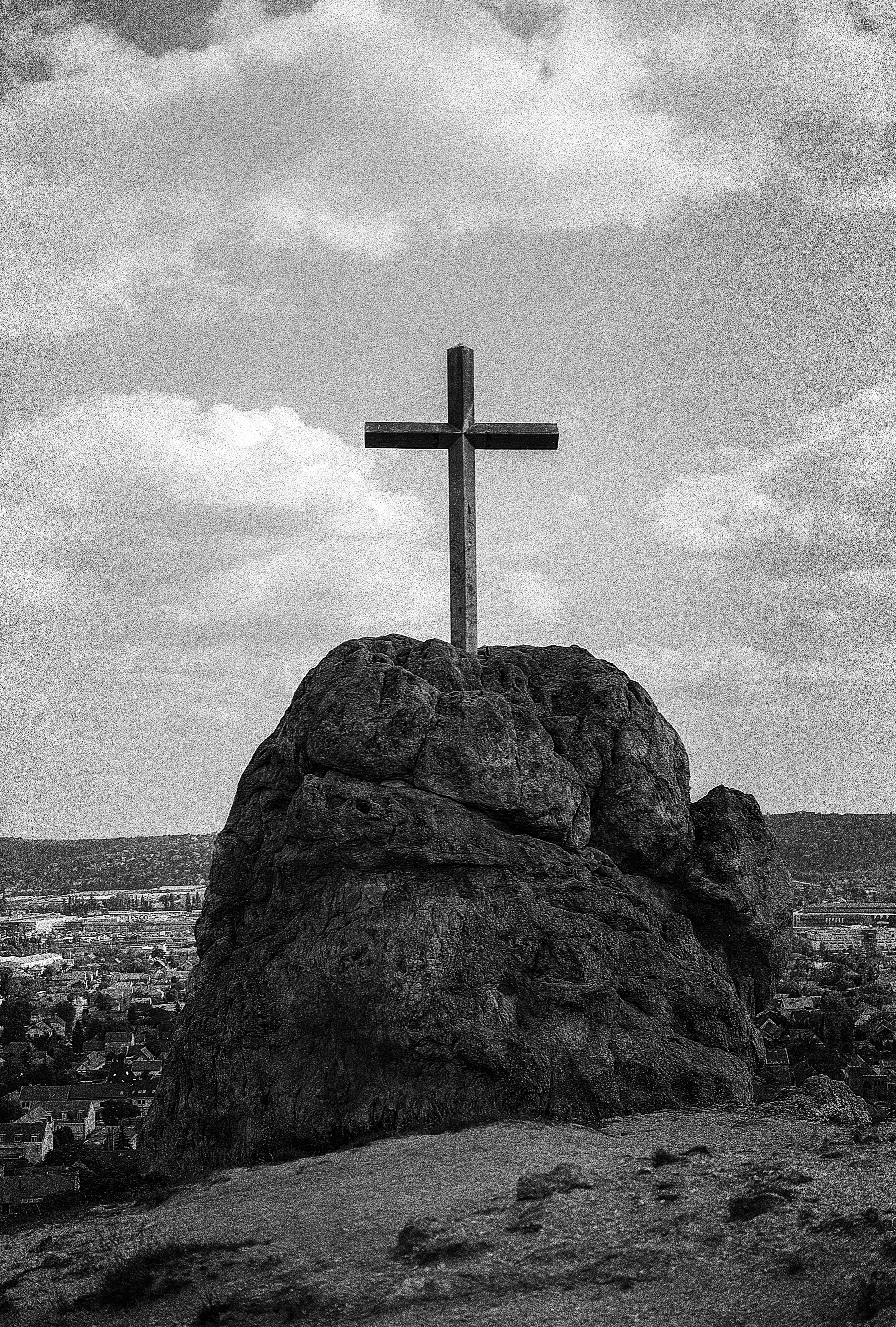 christian, black And White, clouds, 5K, rock - object, spiritual, symbol, catholic, day, history, no people, christ, cloud - sky, religious, faith, jesus, Phone HD Wallpaper