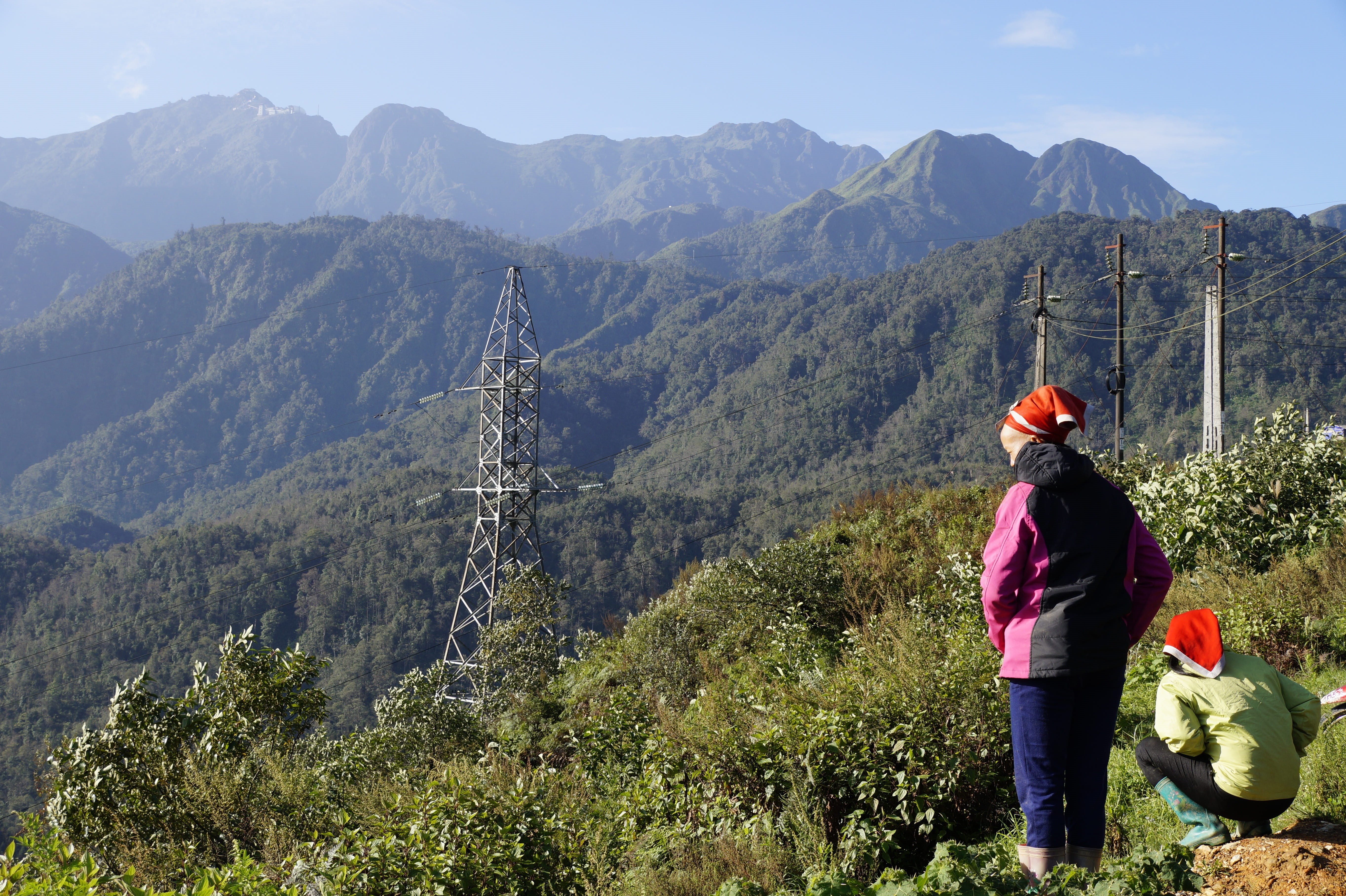 travel, sapa, north vietnam, 5K, lifestyles, non-urban scene, outlook, one person, rear view, mountains, mountain panorama, mountain range, full length, HD Wallpaper