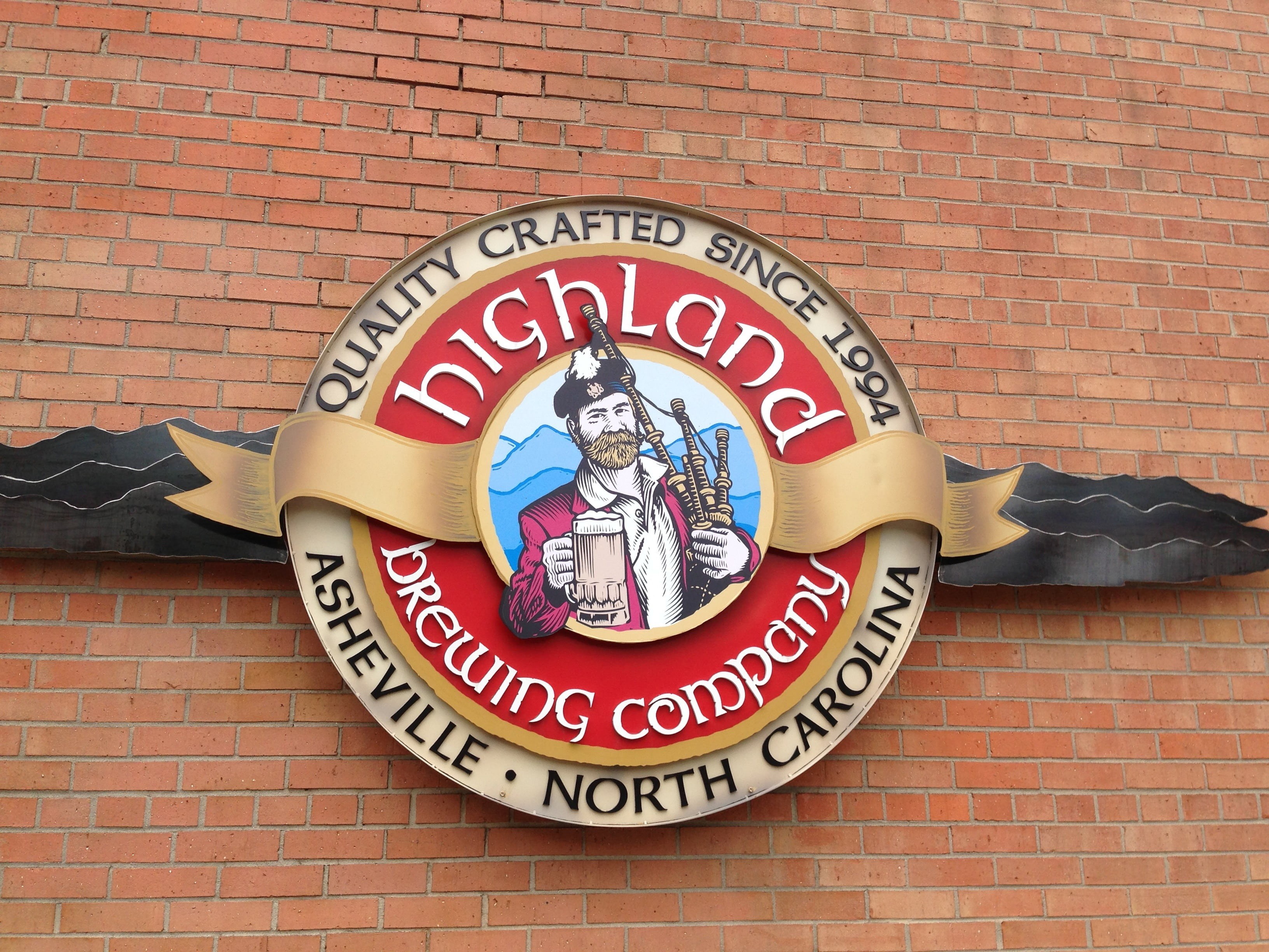 alcohol, representation, glass, architecture, stout, ale, built structure, drinking, liquor, menu, human representation, information sign, brick, wall - building feature, HD Wallpaper