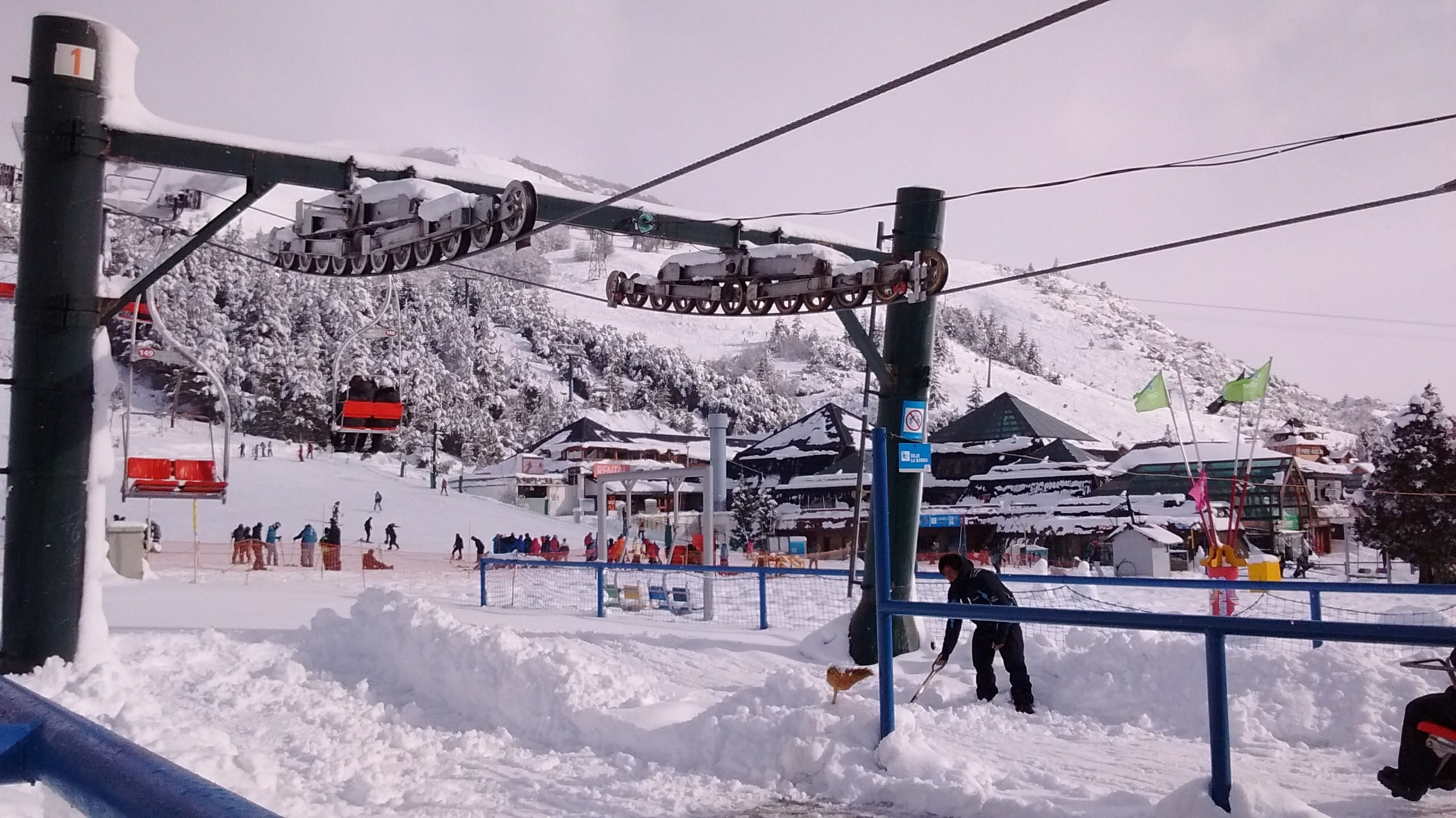 snowcapped mountain, architecture, built structure, warm clothing, group of people, snow, sky, winter, day, ski center, outdoors, 2K, winter sport, incidental people, HD Wallpaper