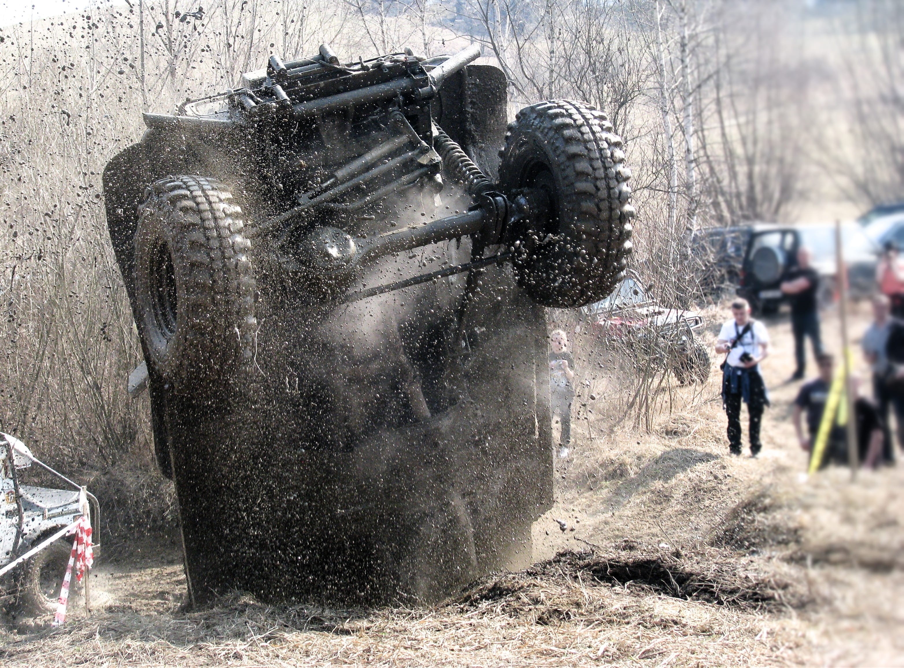 jeep, chassis, uniform, tyres, dust, outdoors, equipment, real people, spraying, people, day, 4 x 4, nature, group of people, dirty, off road, the power of, HD Wallpaper