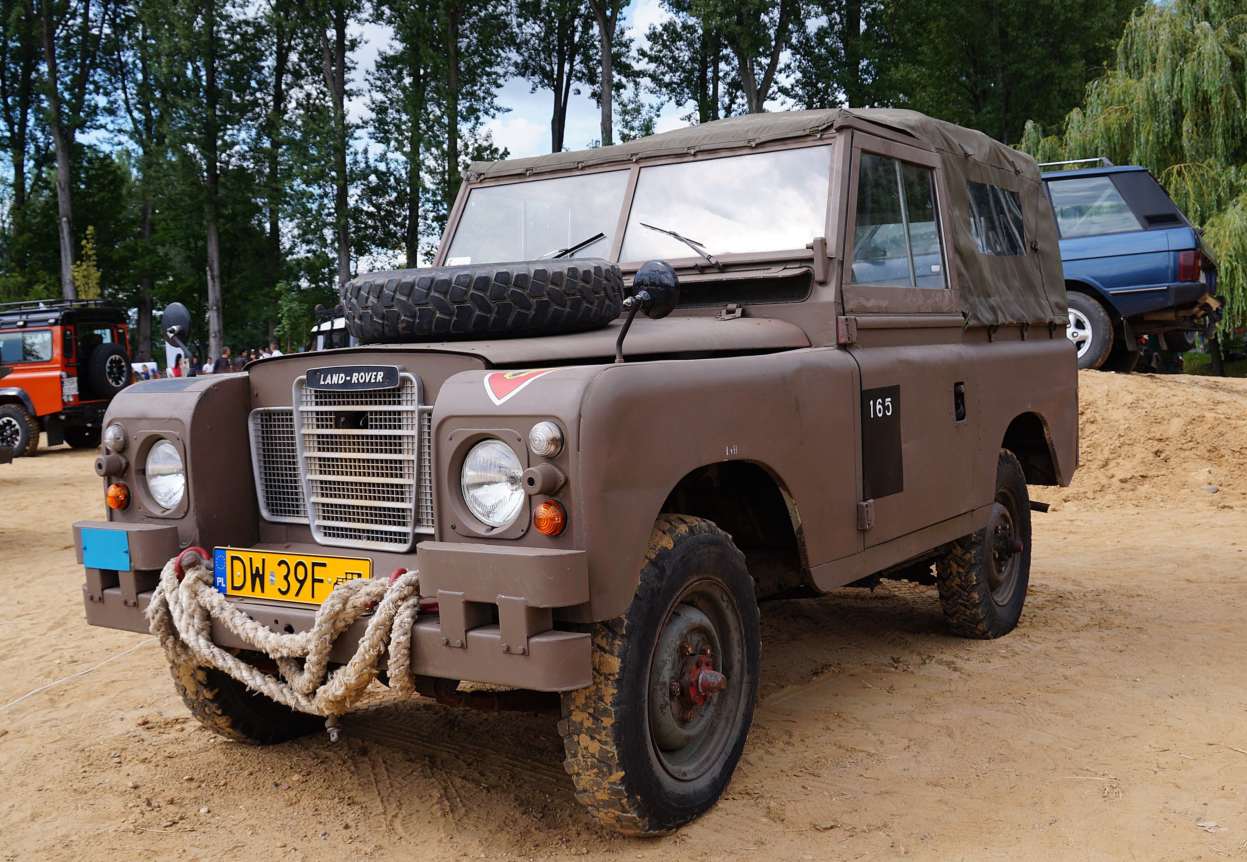 4K, mode of transportation, off road, field, auto, historic vehicle, truck, stationary, parking, car, plant, land, land rover, historically, hobby, 4 x 4, HD Wallpaper