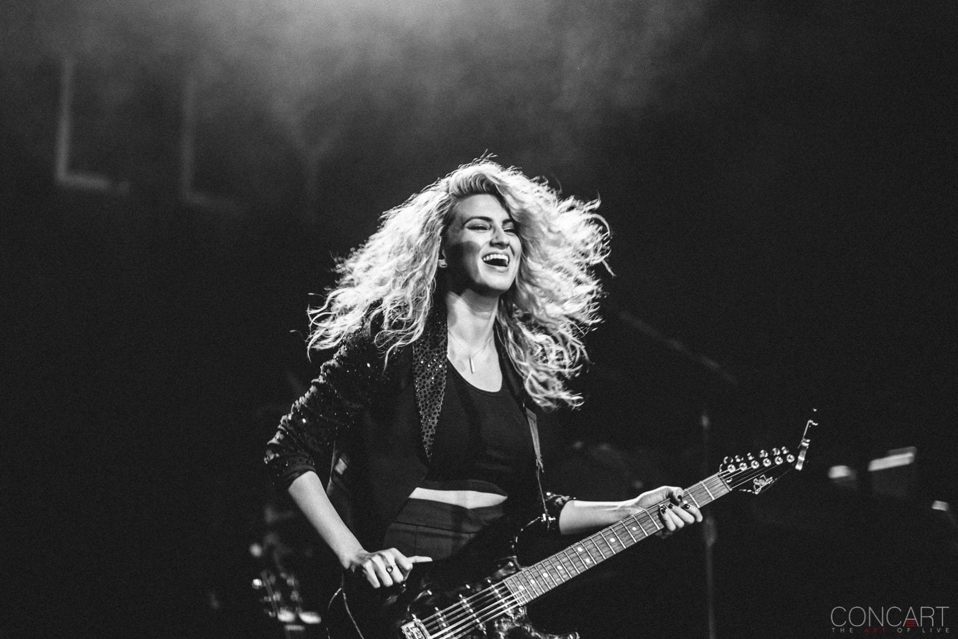 arts culture and entertainment, guitar, plucking an instrument, front view, music, popular music concert, musical instrument, stage, guitarist, hair, young adult, HD Wallpaper