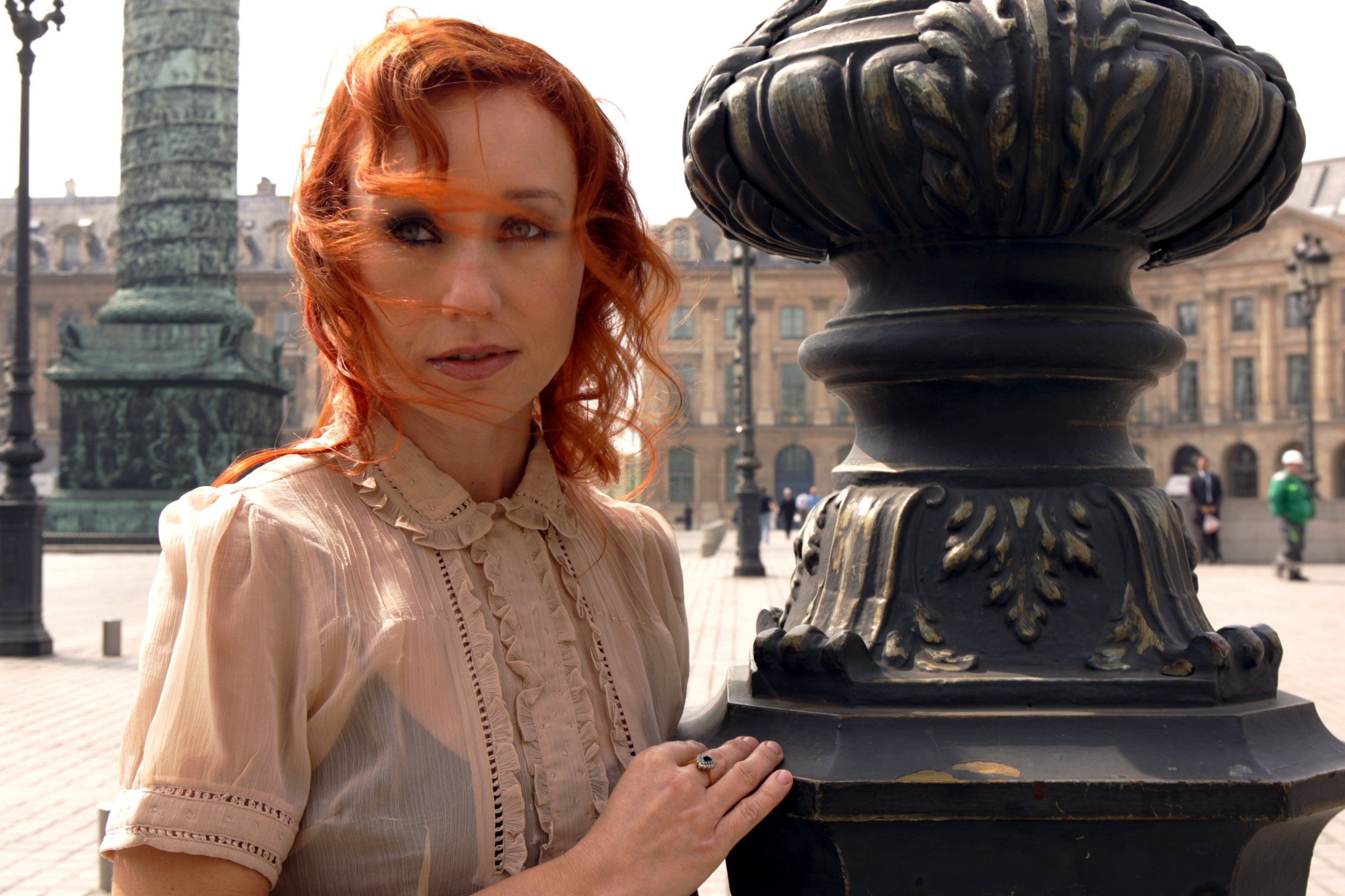 young women, women, young adult, architecture, hairstyle, front view, one person, waist up, hair, Tori Amos, redhead, 2K, singer, day, portrait, focus on foreground, HD Wallpaper