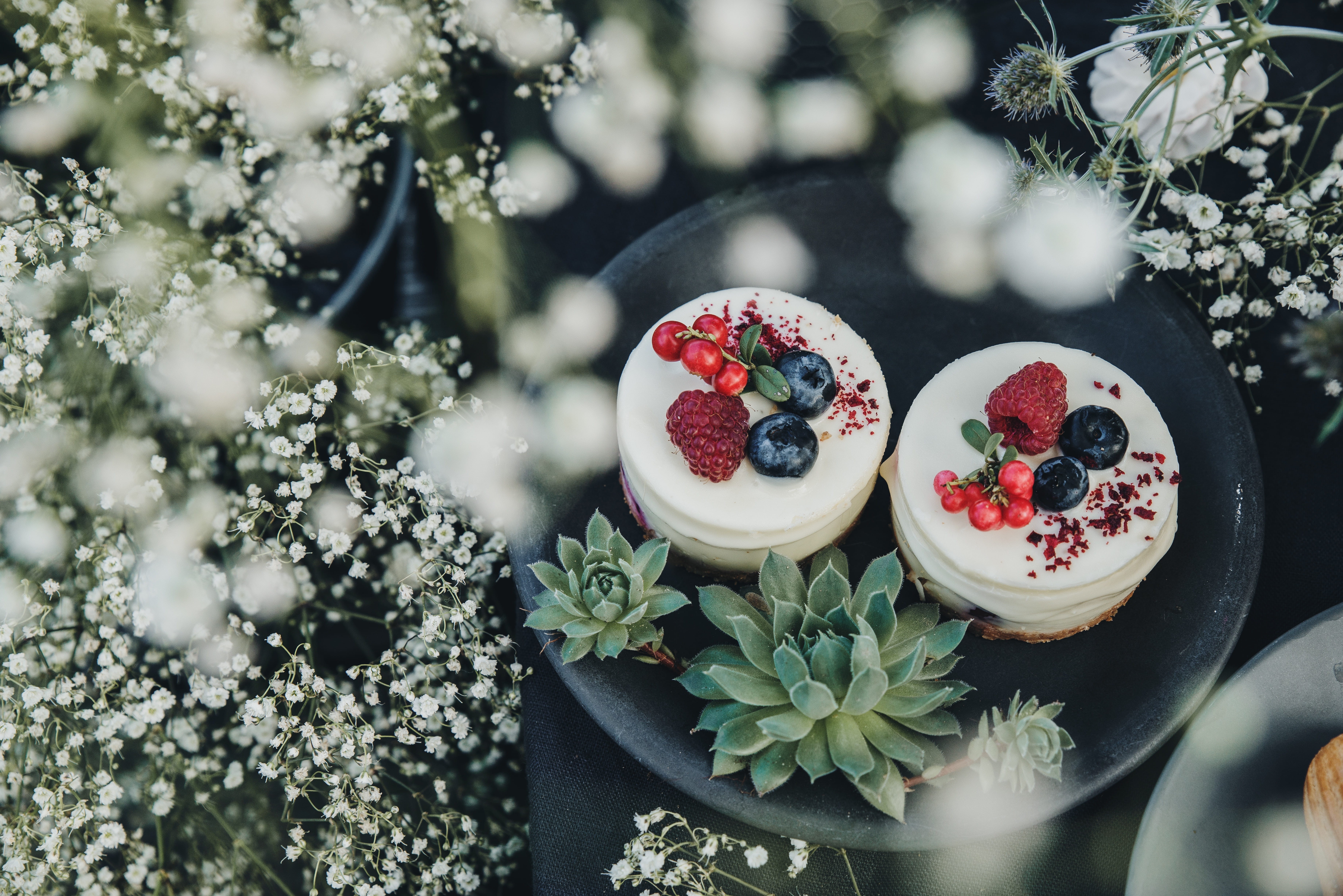 breakfast, organic, close-up, fruit, plate, dieting, sugar, dessert, chocolate, wood - Material, plant, backgrounds, rustic, raspberry, treat, snack, yogurt, HD Wallpaper