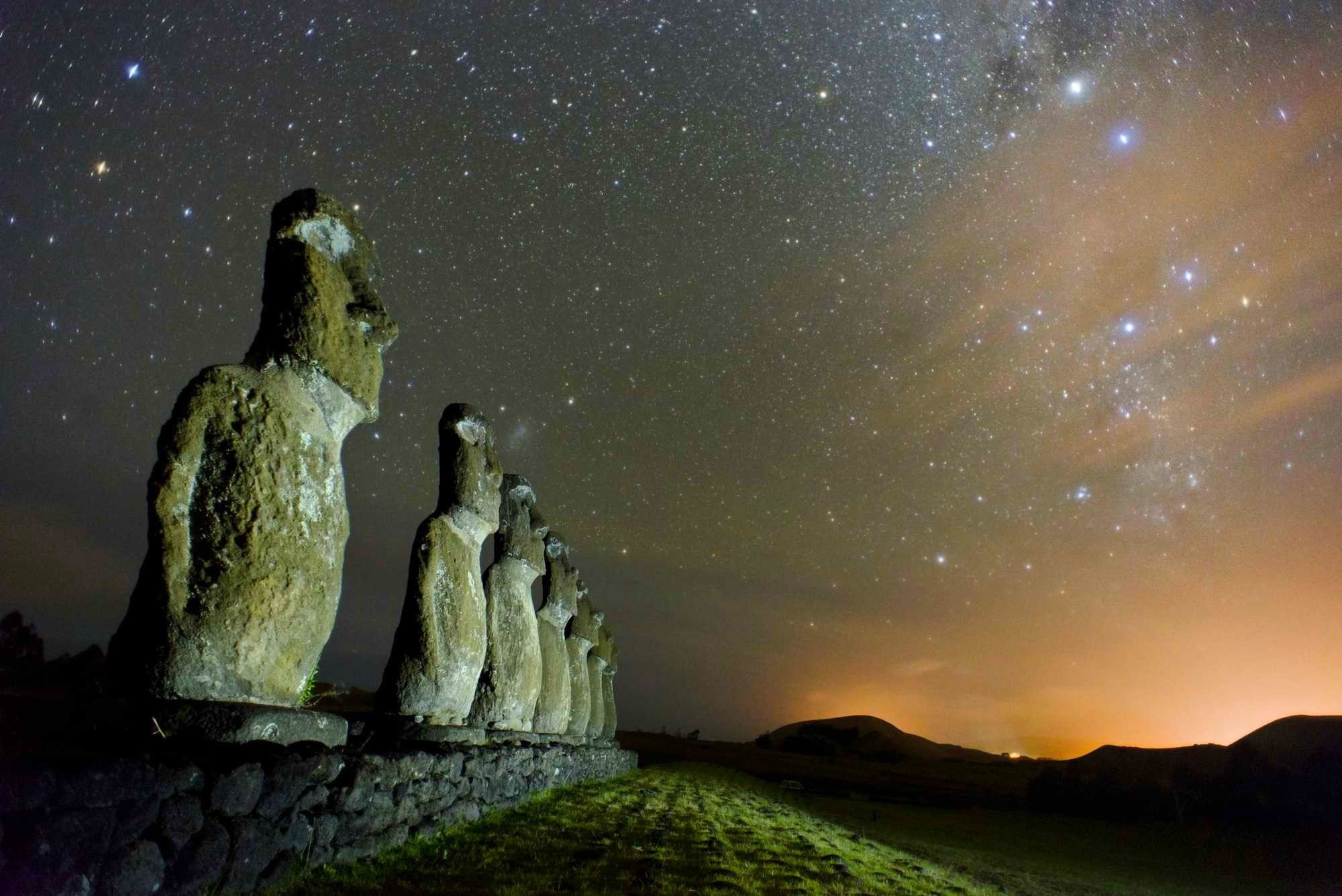 starry night, hills, statue, enigma, landscape, nature, Chile, Easter Island, Moai, night, 1080P, universe, monuments, HD Wallpaper