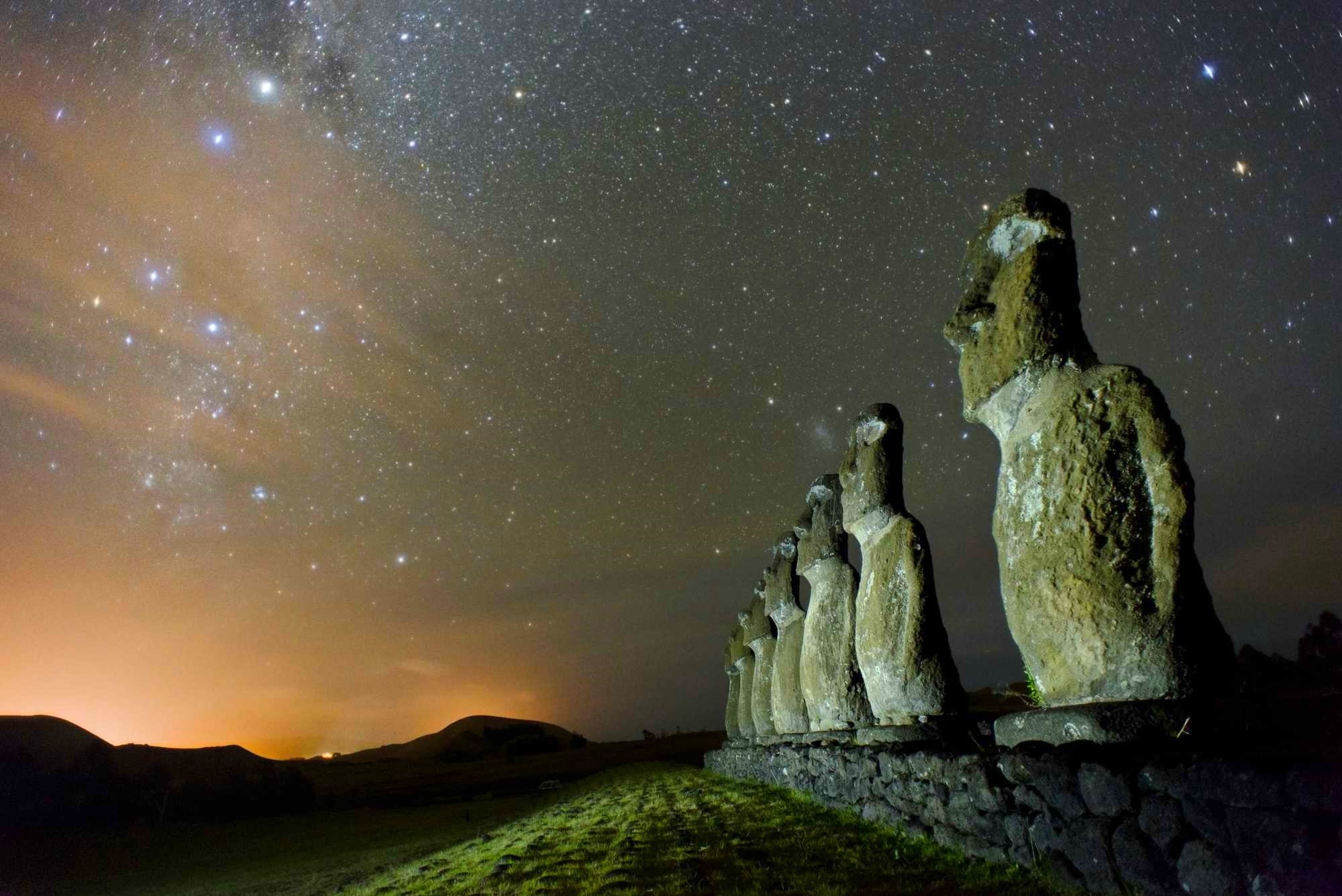 Easter Island, Chile, human representation, architecture, scenics - nature, Moai, Starry Night, art and craft, outdoors, astronomy, universe, rock, Monuments, HD Wallpaper