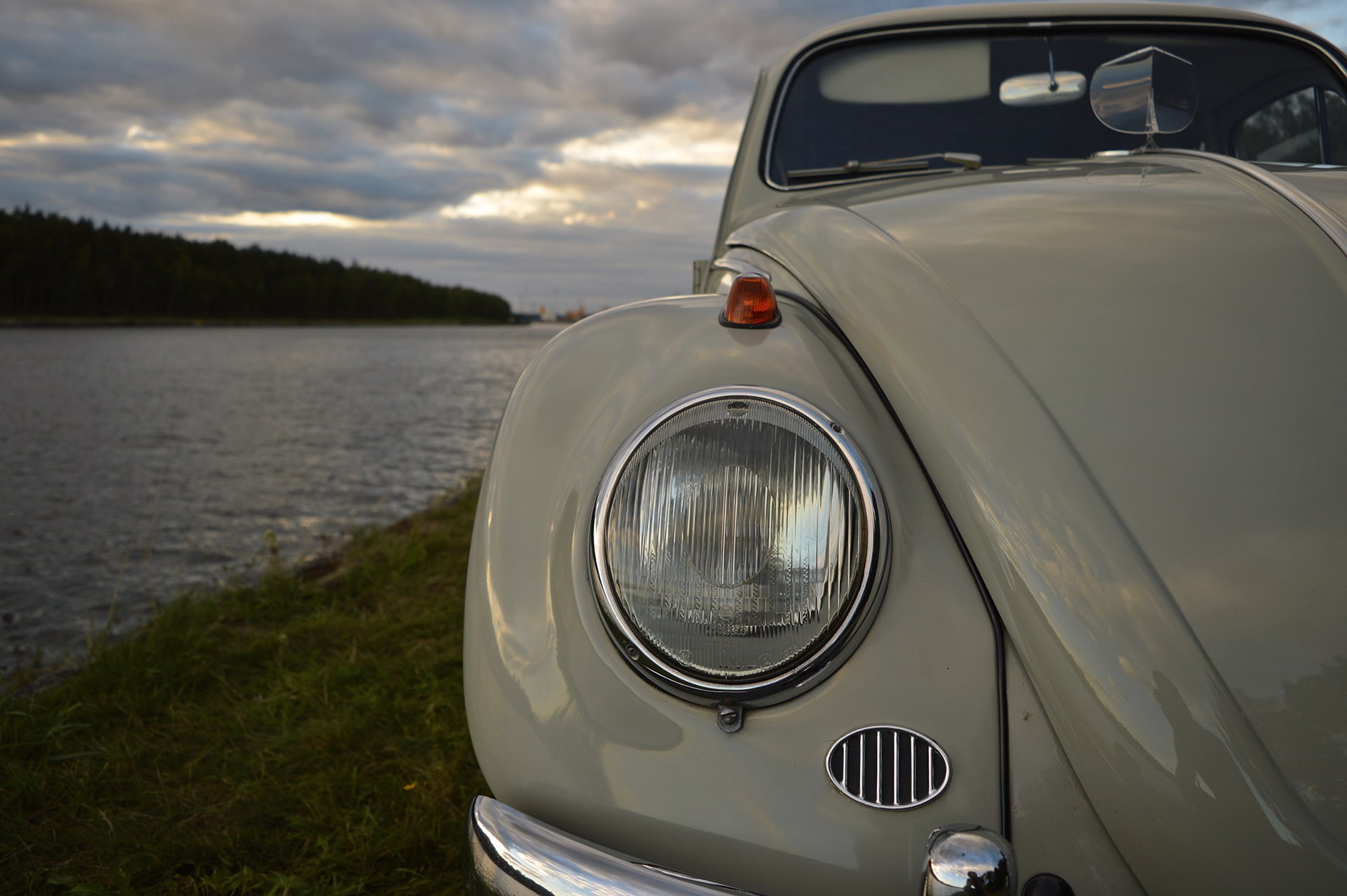Volkswagen Beetle, Oldtimer, headlight, motor vehicle, close-up, land vehicle, outdoors, transportation, nature, old car, cloud - sky, travel, car, sky, HD Wallpaper