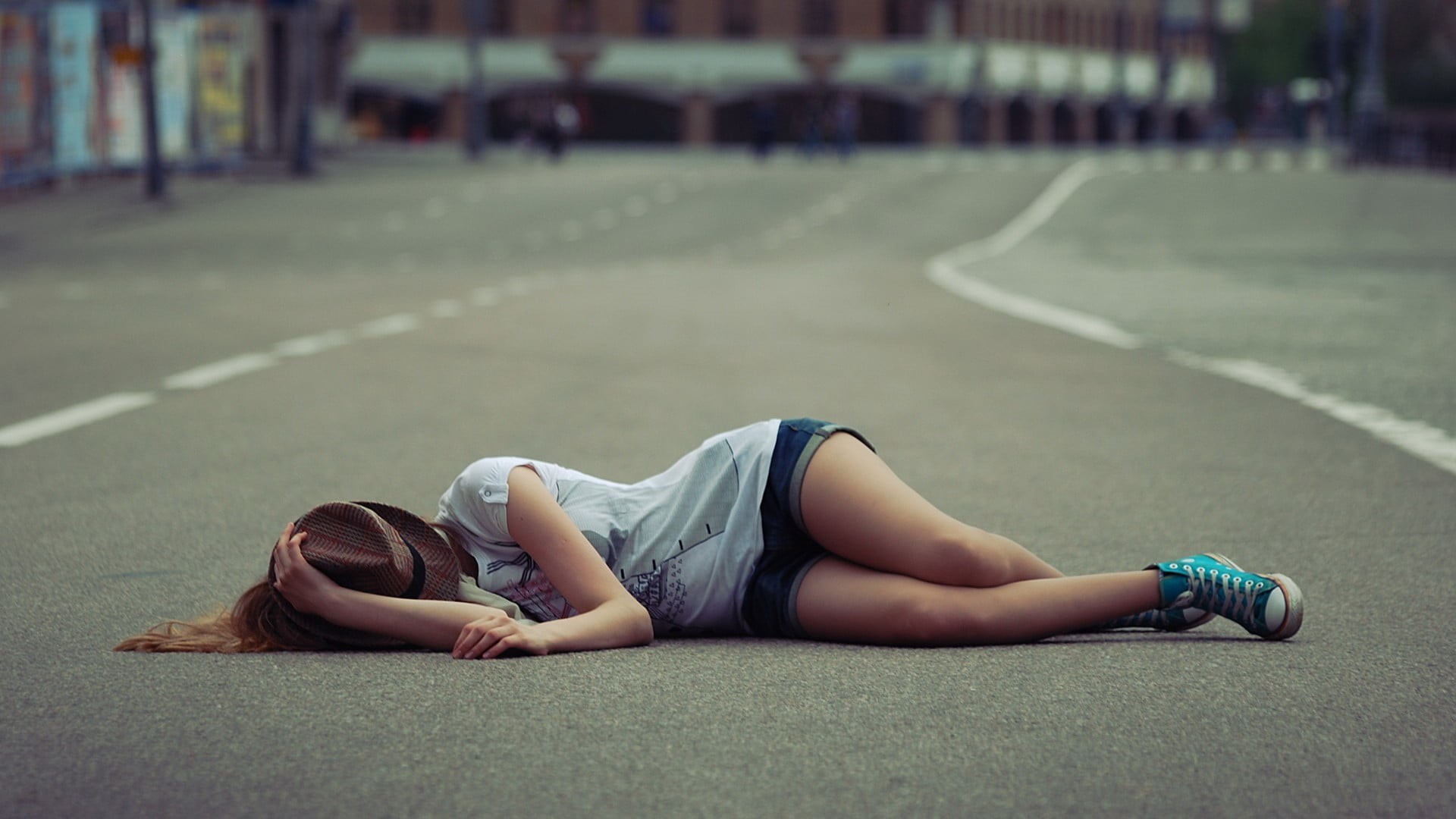 hair, beauty, sport, Converse, printed shirts, lying down, 1080P, model, gray, casual clothing, beautiful woman, asphalt, young adult, urban, hairstyle, HD Wallpaper