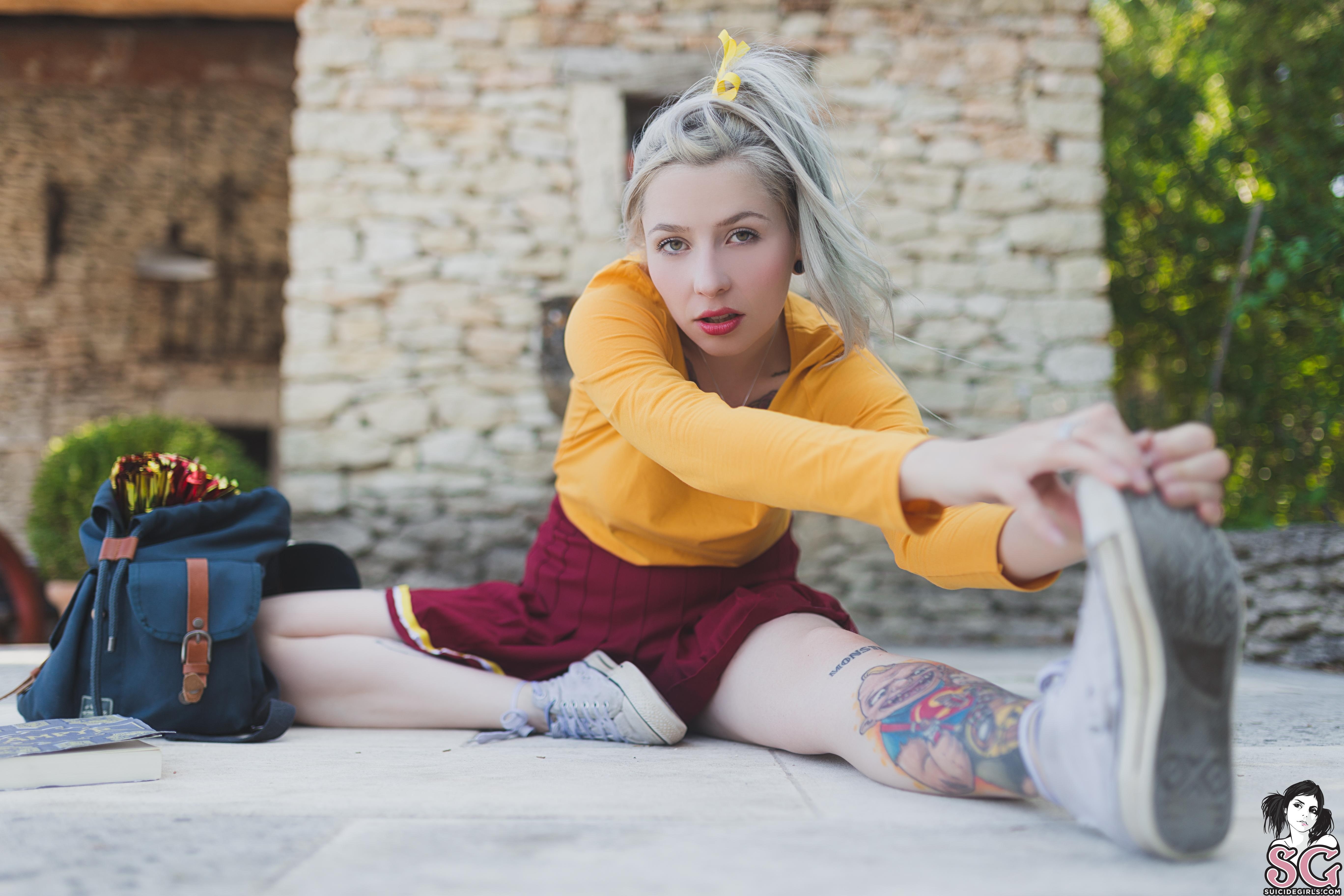 women outdoors, day, outdoors, full length, hairstyle, portrait, Marlene Suicide, casual clothing, blond hair, beautiful woman, on the floor, beauty, blonde, HD Wallpaper