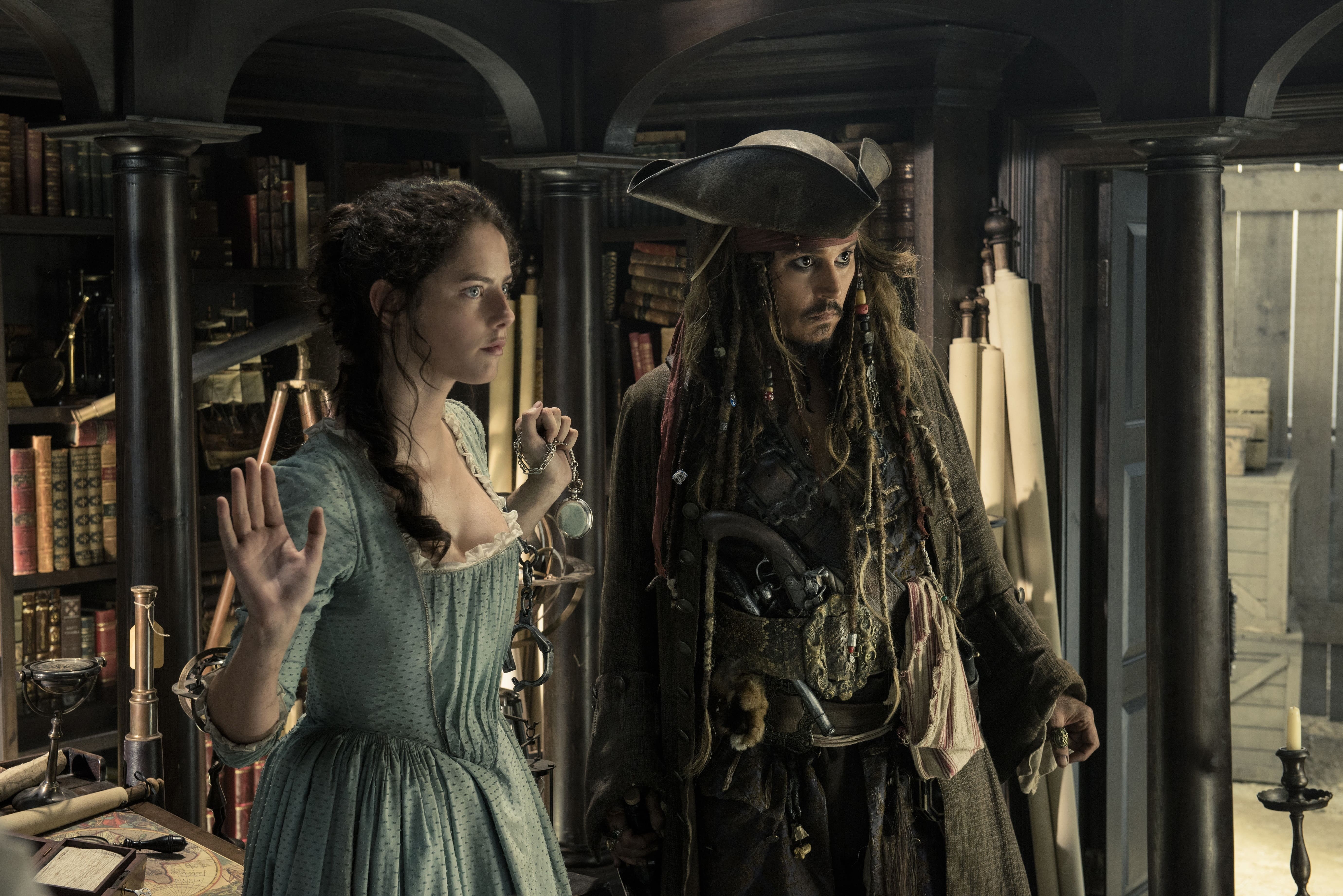 three quarter length, fashion, Pirates of the Caribbean: Dead Men Tell No Tales, Pirates of the Caribbean, retail display, two people, beauty, people, waist up, HD Wallpaper