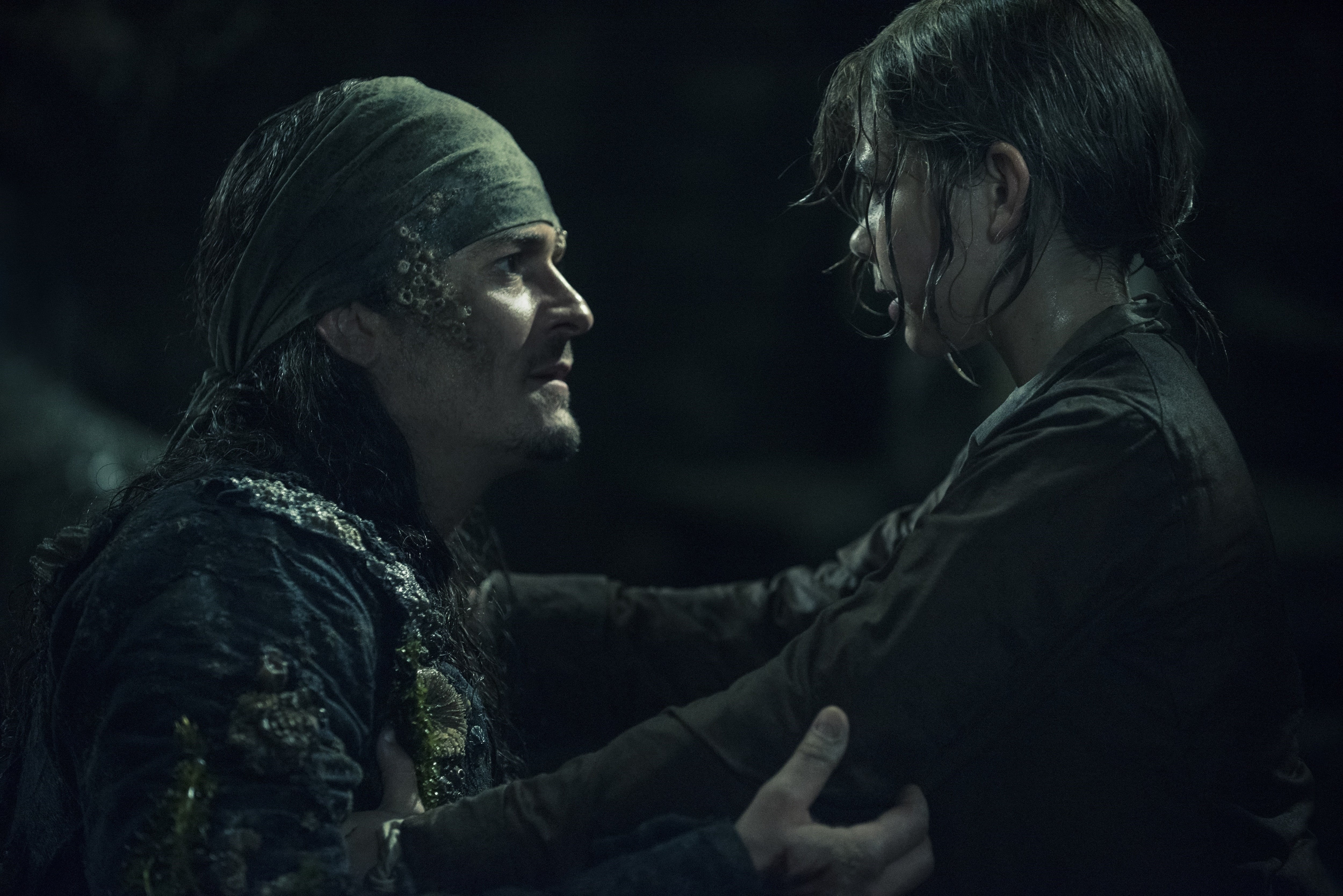 women, dark, indoors, communication, architecture, couple - relationship, sadness, togetherness, adult, night, side view, two people, Pirates of the Caribbean: Dead Men Tell No Tales, HD Wallpaper