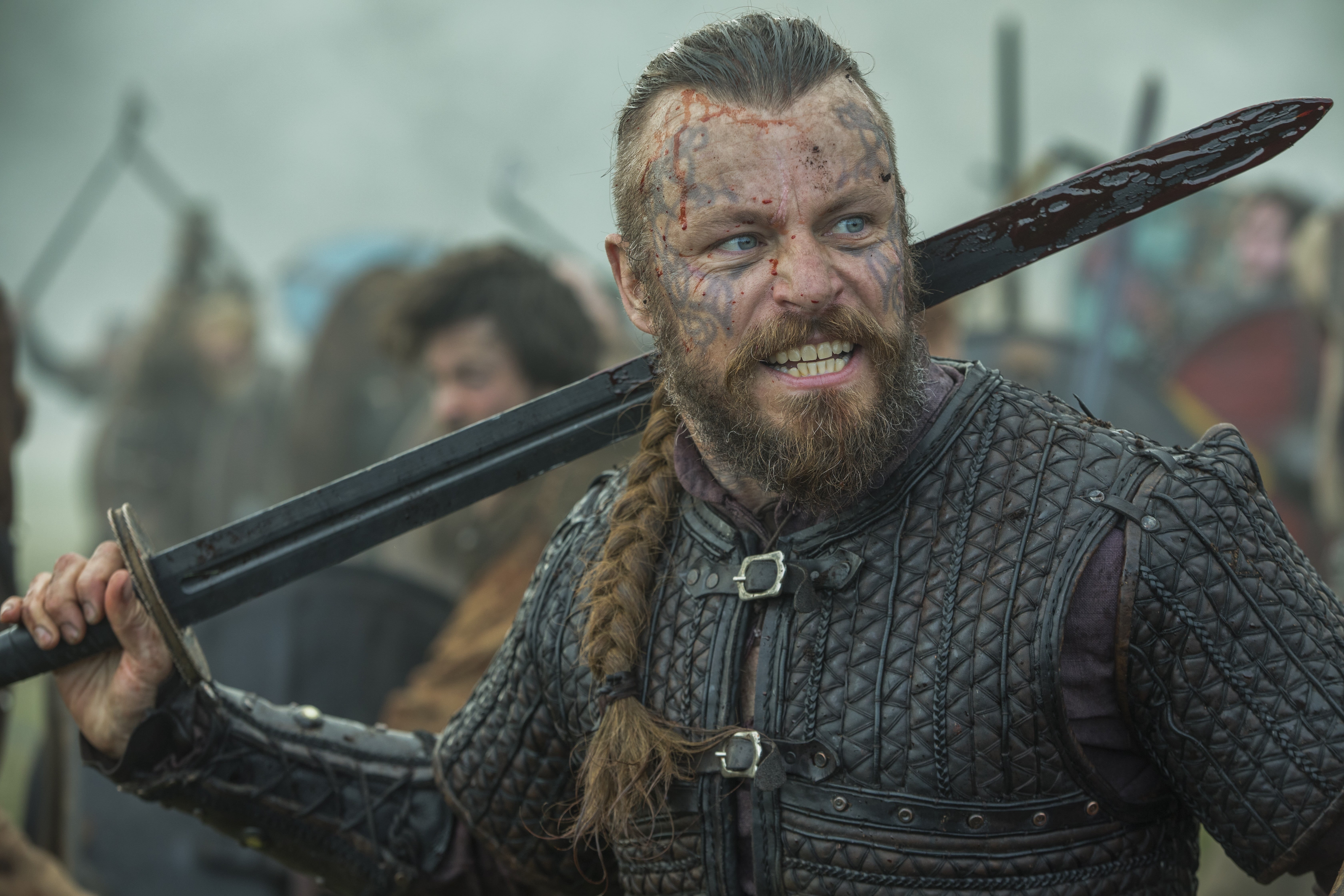 looking at camera, portrait, focus on foreground, tv series, men, beard, 5K, mature men, hunter, Harald Finehair, males, Vikings, clothing, holding, Peter Franzén, HD Wallpaper