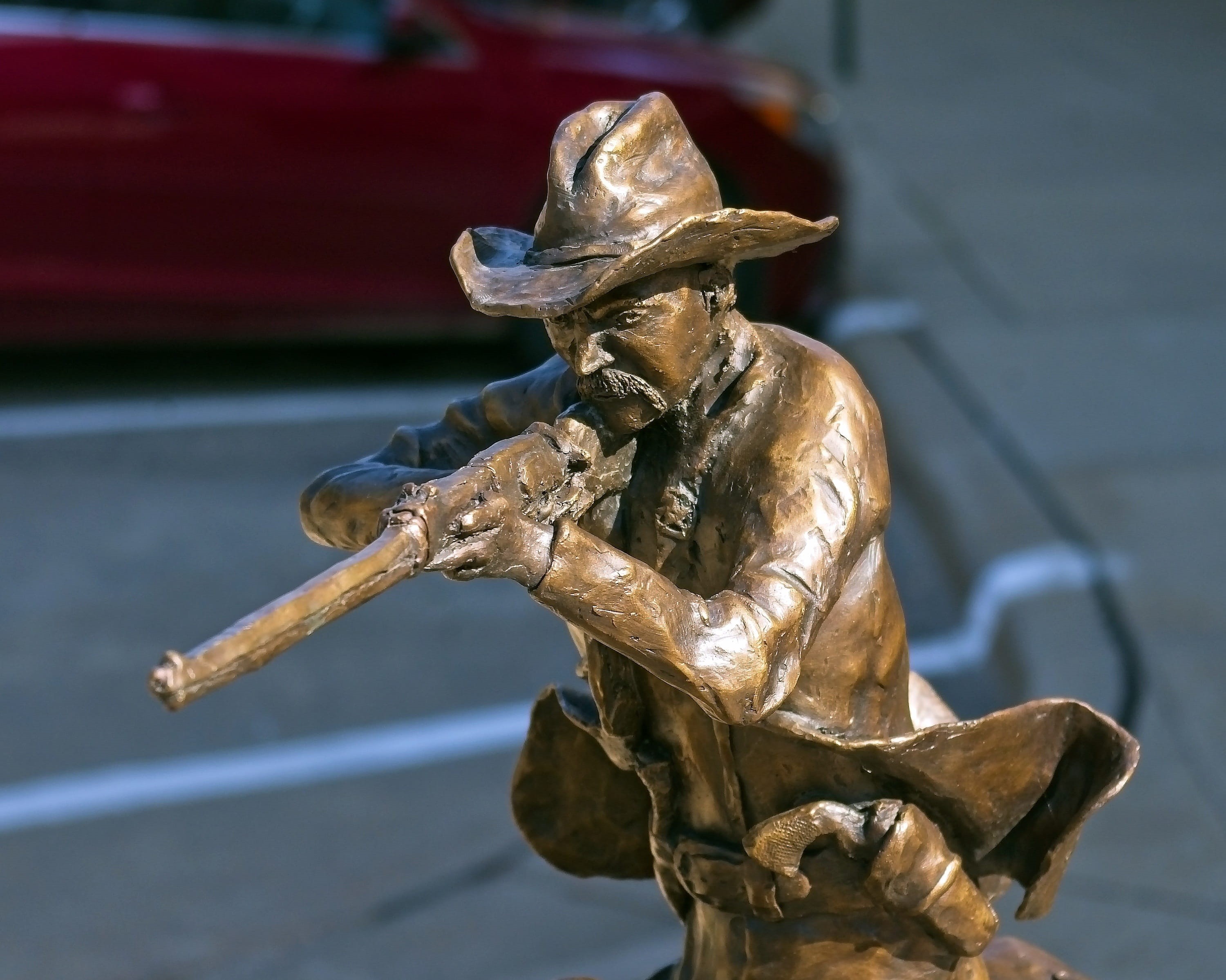 rifle, hat, 2K, no people, man, representation, focus on foreground, clay, day, west, outdoors, yankton, gold colored, history, artwork, architecture, HD Wallpaper