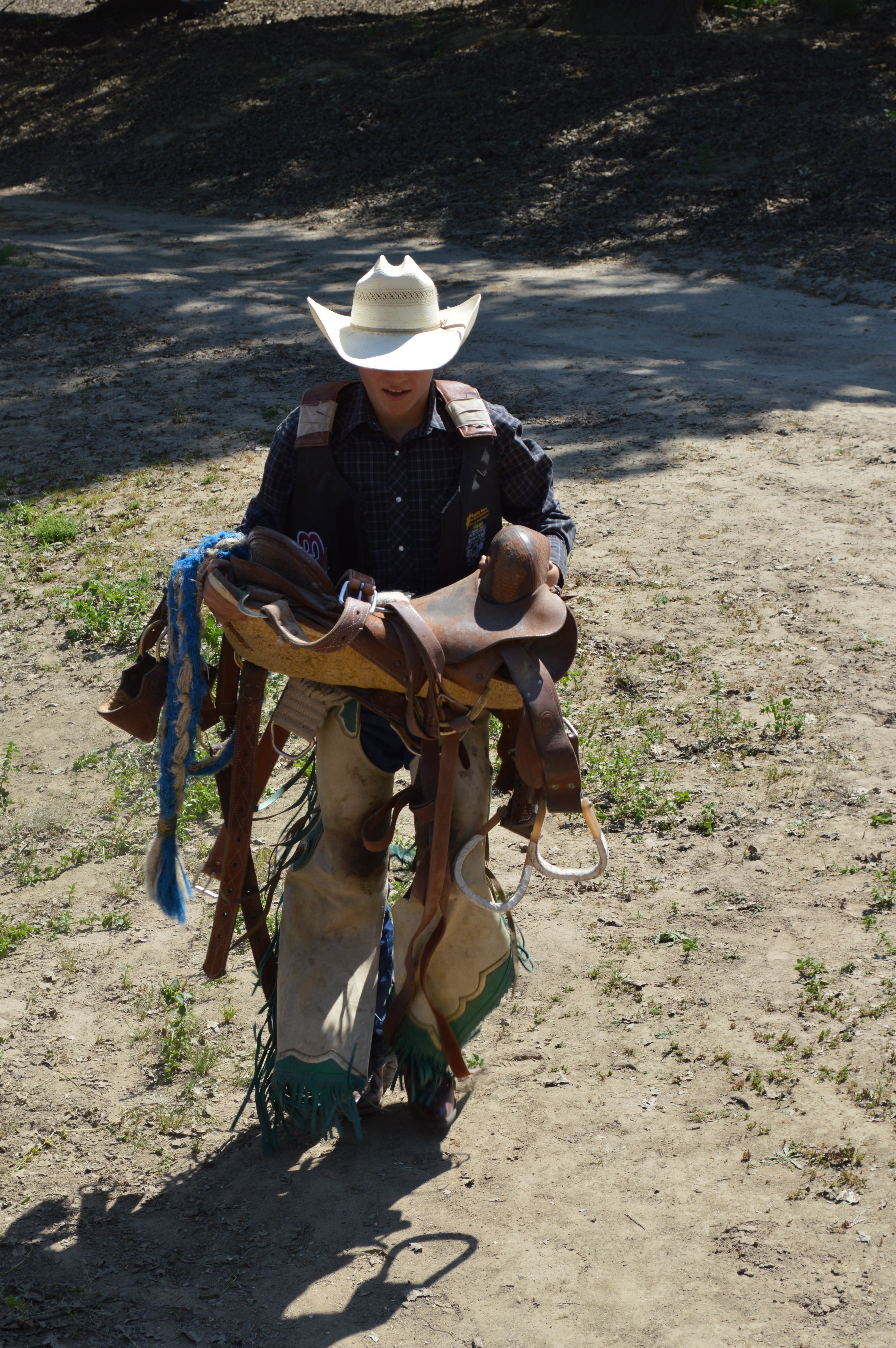 male, countryside, rancher, front view, hat, equipment, cowboy hat, lifestyles, real people, day, talahi, full length, outdoors, shadow, rodeo, brown, land, Phone HD Wallpaper