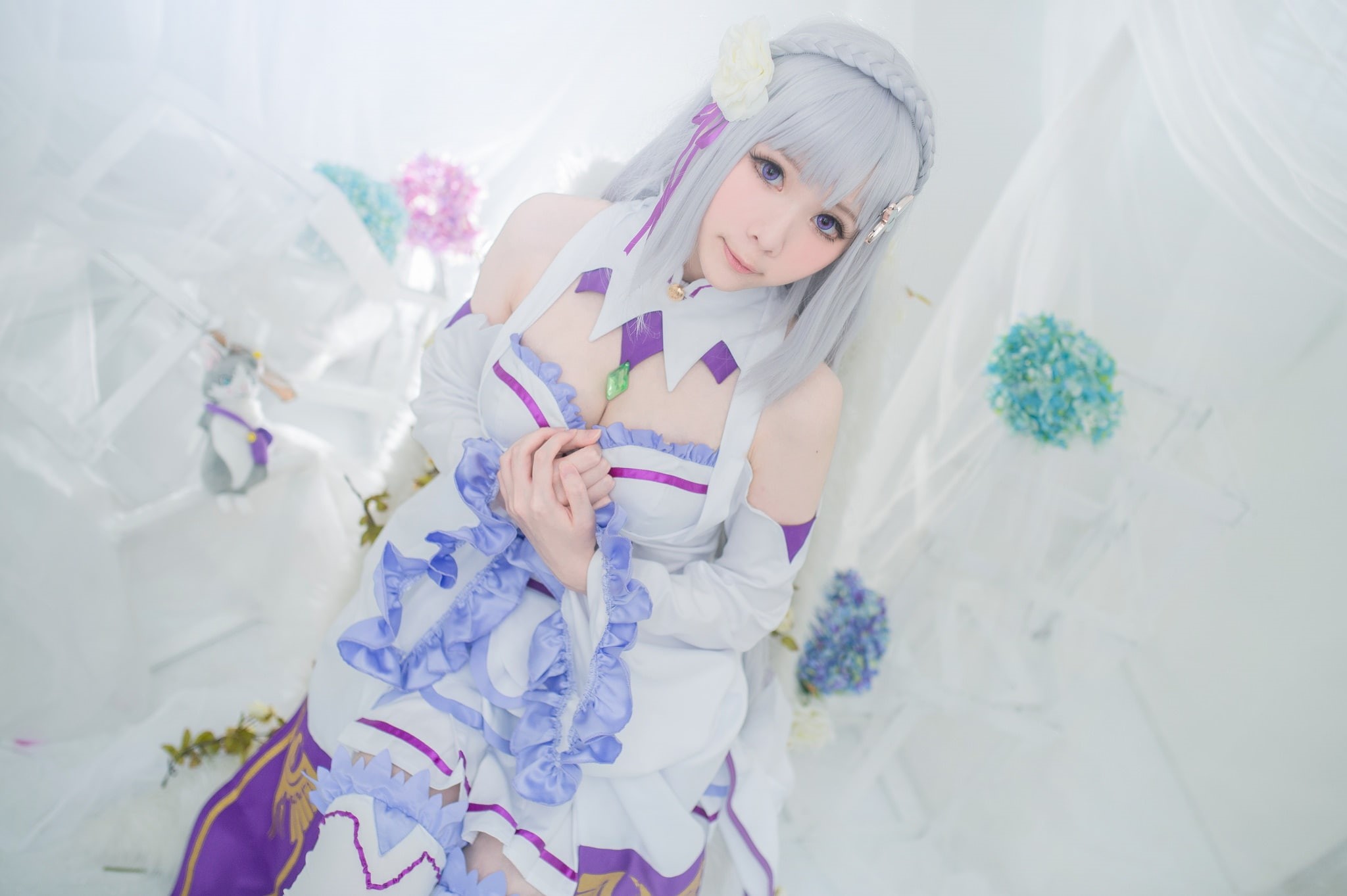 portrait, cosplay, bangs, elf, pose, look, white, outfit, eyes, chest, girl, cutie, blonde, Asian, hands, style, hairstyle, light background, 1080P, costume, HD Wallpaper