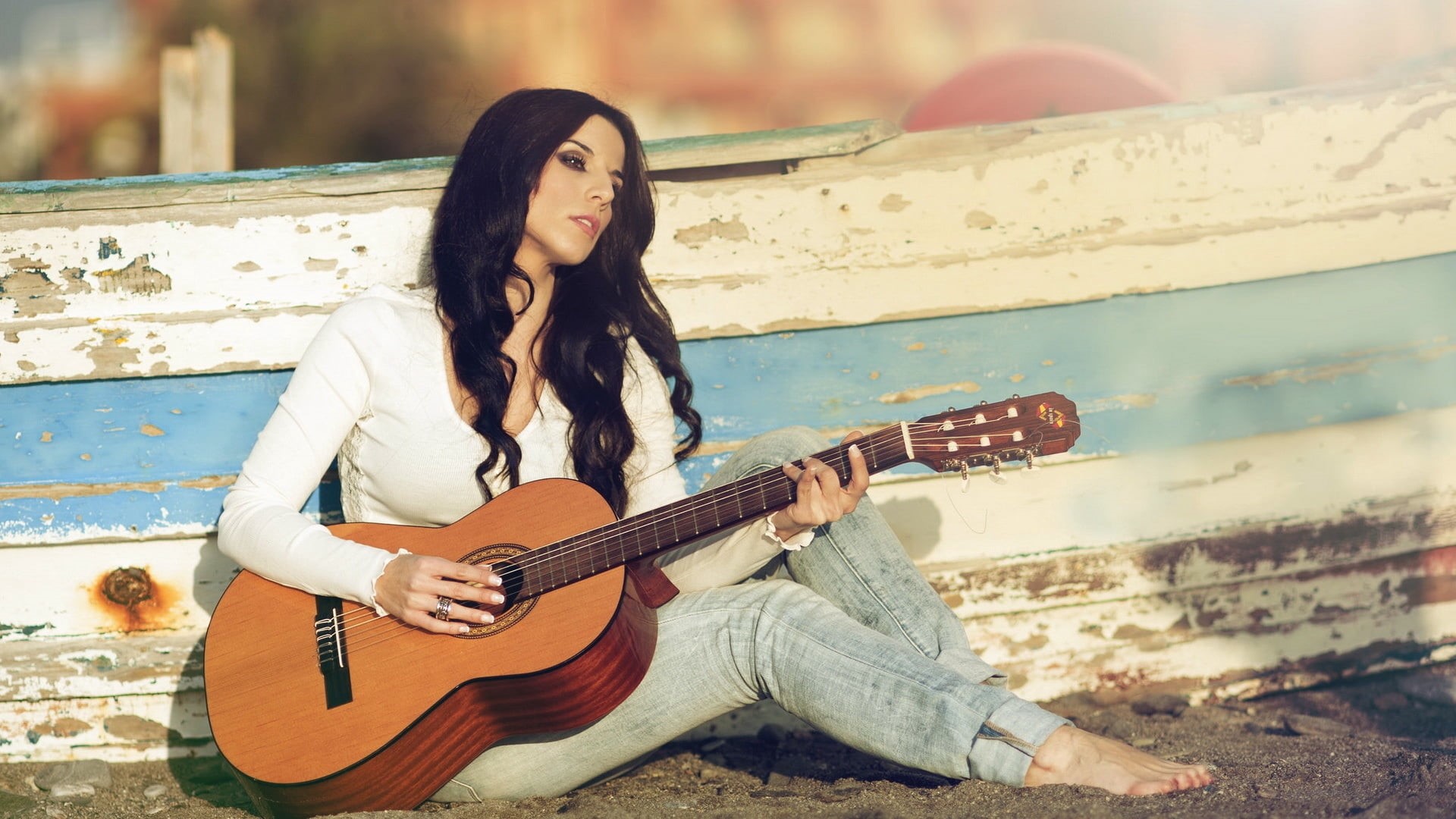 music, artist, happiness, hair, leisure Activity, musician, summer, people, wood - Material, outdoors, guitar, modelo, cris comino, enjoyment, beautiful woman, HD Wallpaper