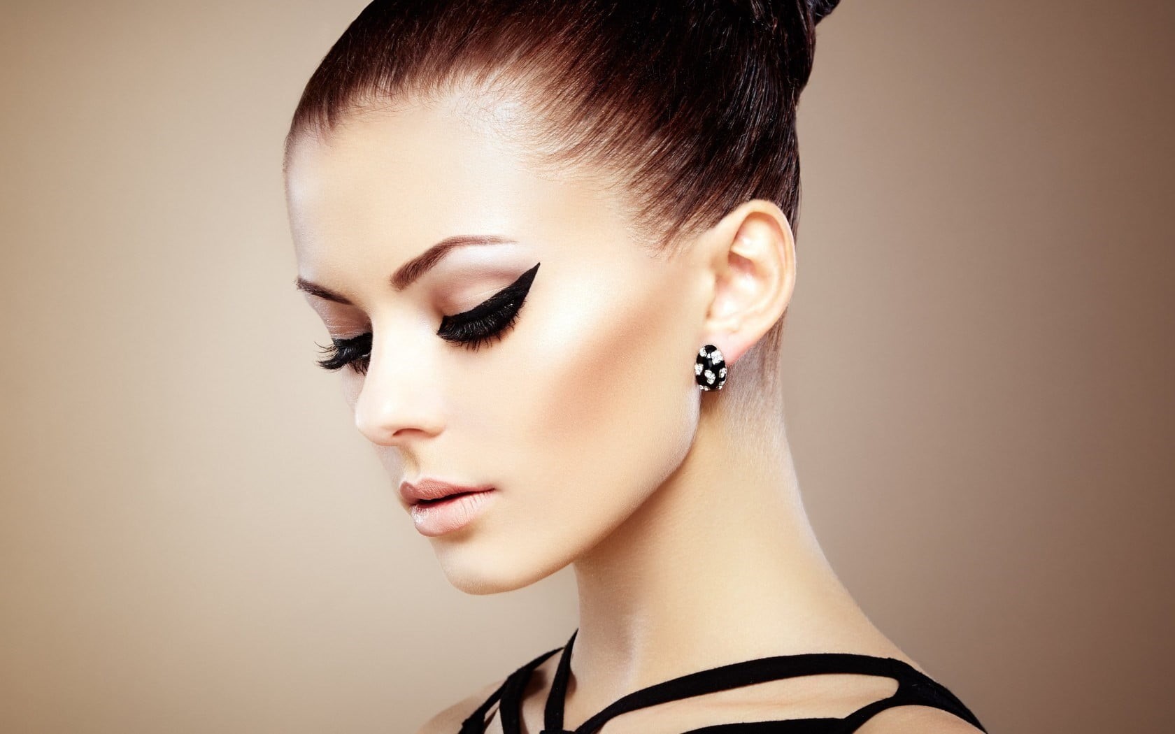 face, make-up, portrait, beautiful people, young adult, hair, elegance, adult, brunette, eyeliner, body part, luxury, glamour, eyelash, beauty, studio shot, HD Wallpaper