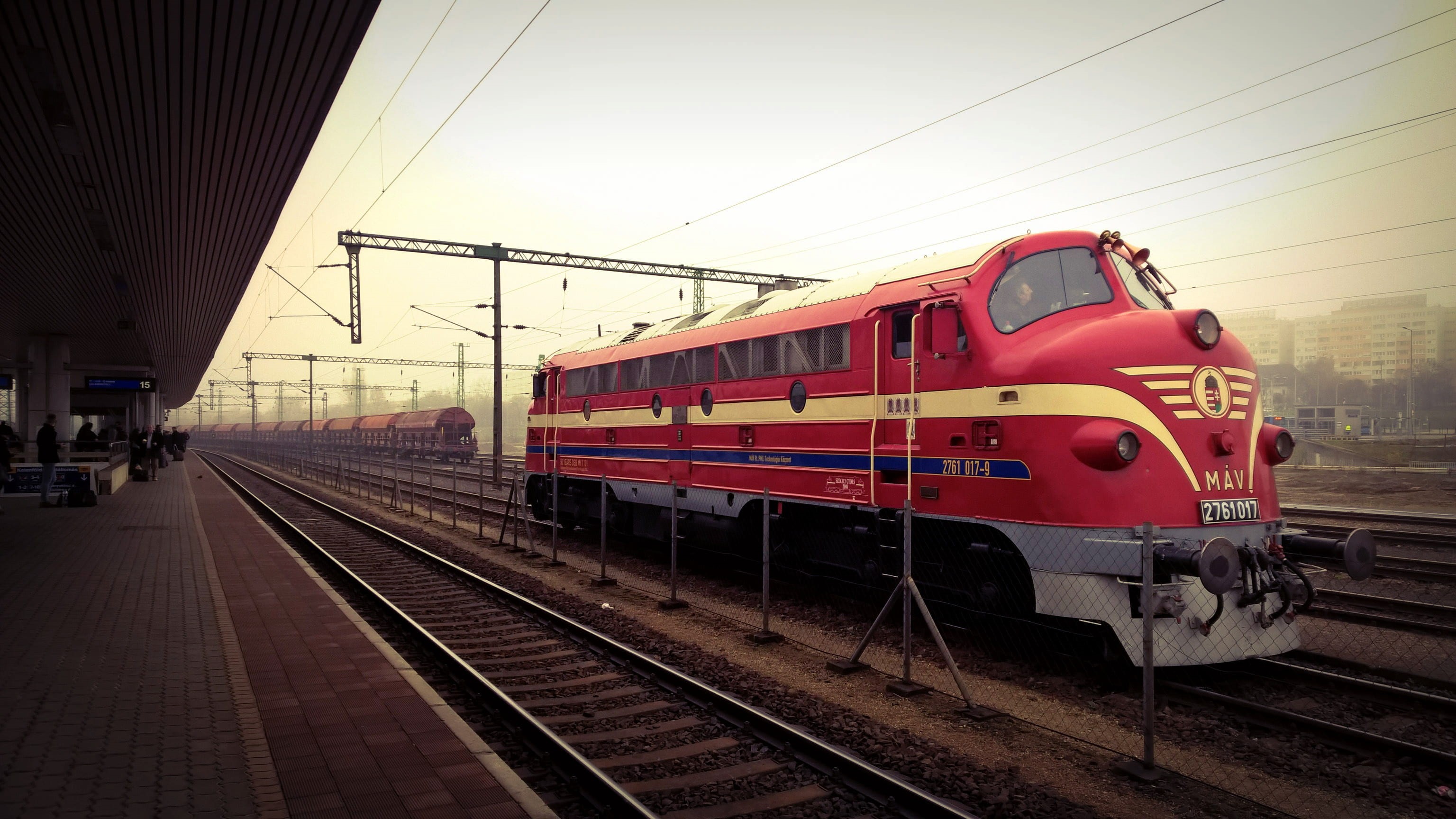 travel, trains, architecture, power supply, station, track, railroad station, railways, train - vehicle, daylight, arrival, public transportation, electricity, HD Wallpaper