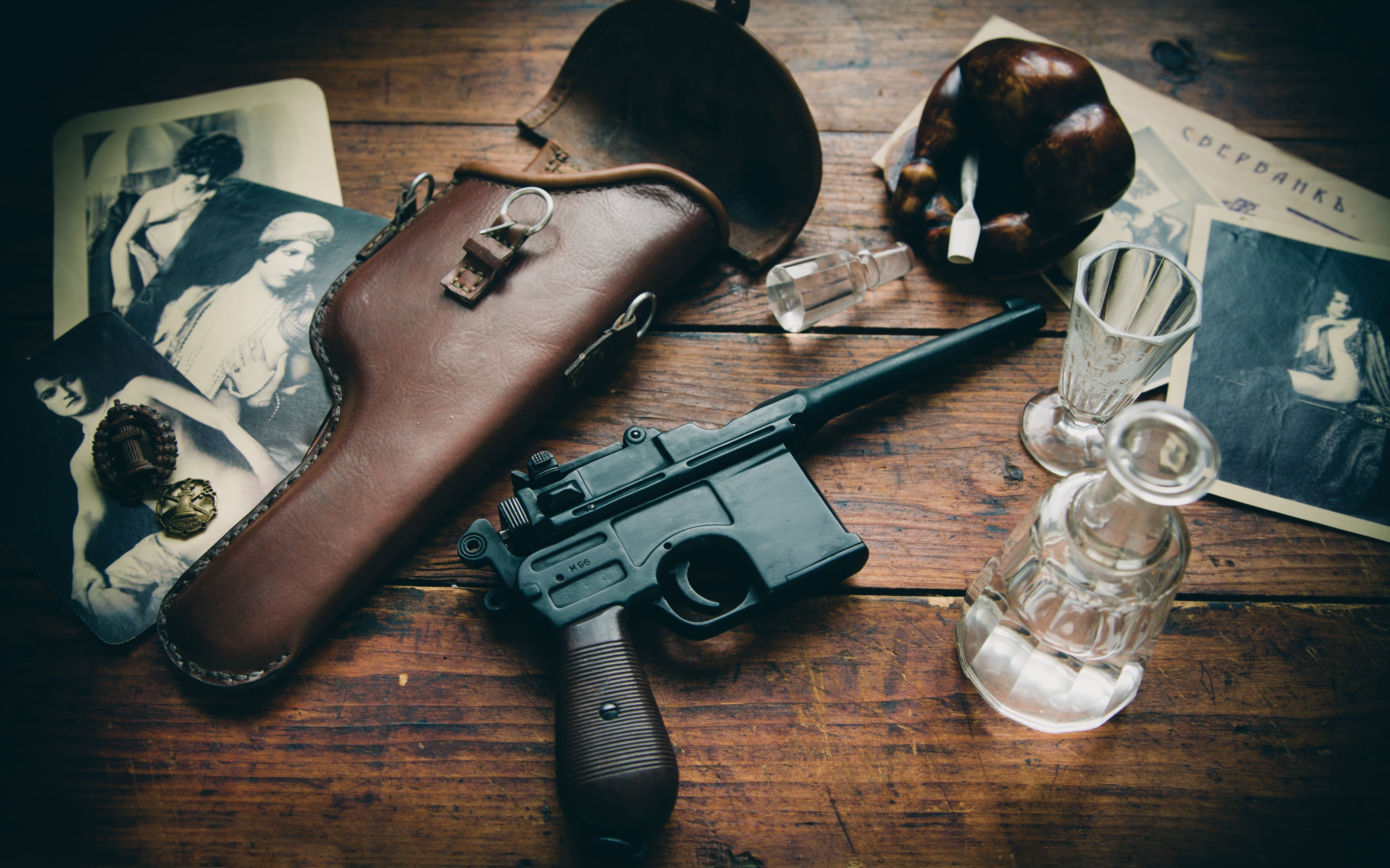 high angle view, violence, murder, safety, pistol, " Mauser", group of objects, armed Forces, holding, old-fashioned, police Force, ashtray, caucasian Ethnicity, HD Wallpaper