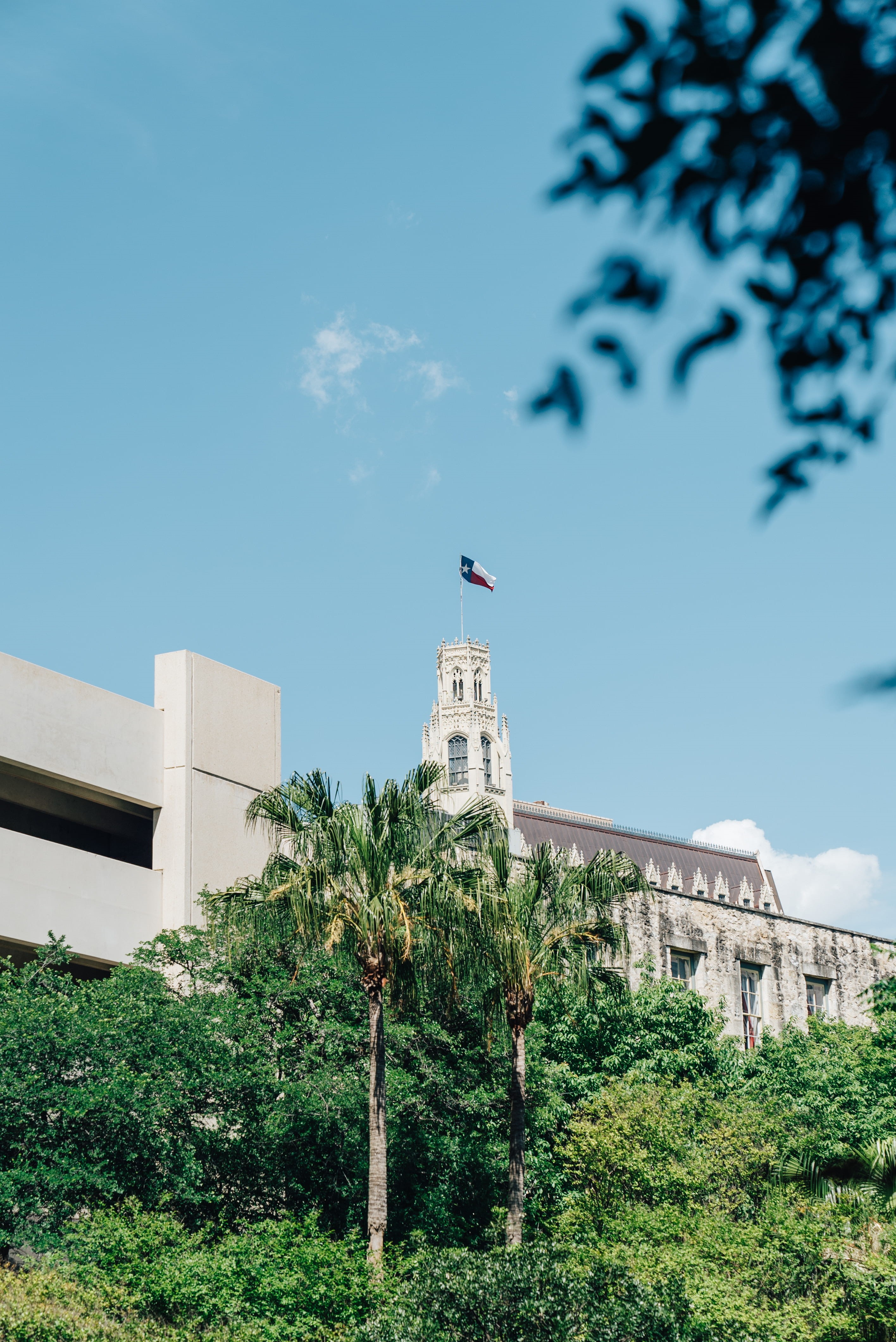 4K, day, angle, flag, no people, #travelnow #sanantonio #igsanantonio #sanantoniospurs #igsanantoniotexas #satx #exploresanantonio #streetphotography #photography #sonyalpha #unsplash #mobilemag #folkgood #lifeofadventure #discoverearth #outplanetdaily #liveauthentic #visualsoflife #stayandwander #street #planetgood #forgeyourownpath #createcommune #explorerocreate #besttexas #sanantoniotx #texas #igtexas @igsanantonio, Phone HD Wallpaper